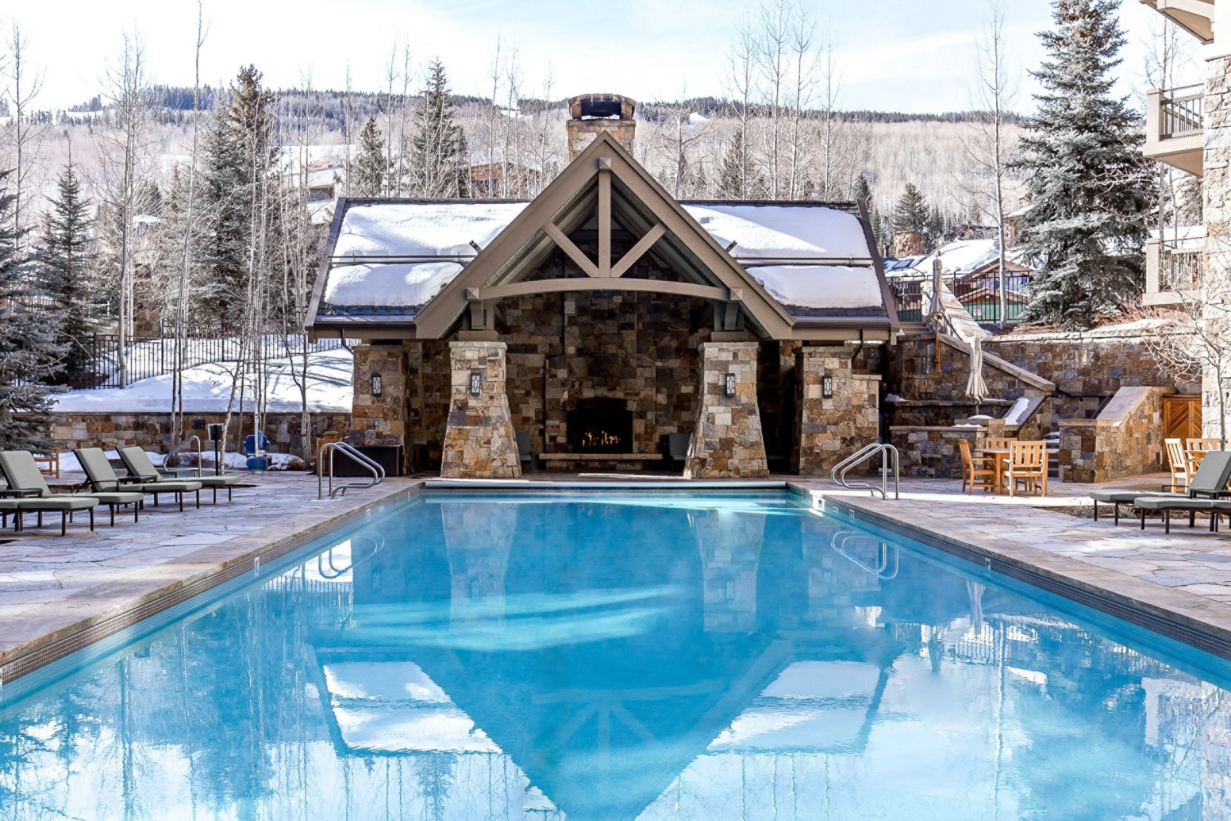14-Four-Seasons-Vail-Resort-Pool-and-Alpine-Courtyard.jpg