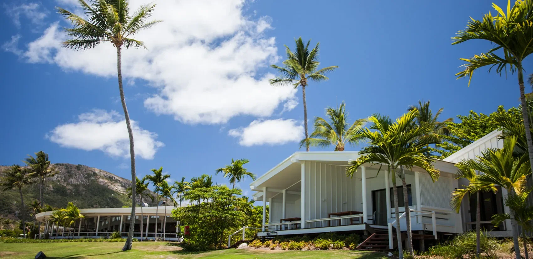 lizard-island-accommodation-beachfront-suite-exterior-1700x826.jpg.webp