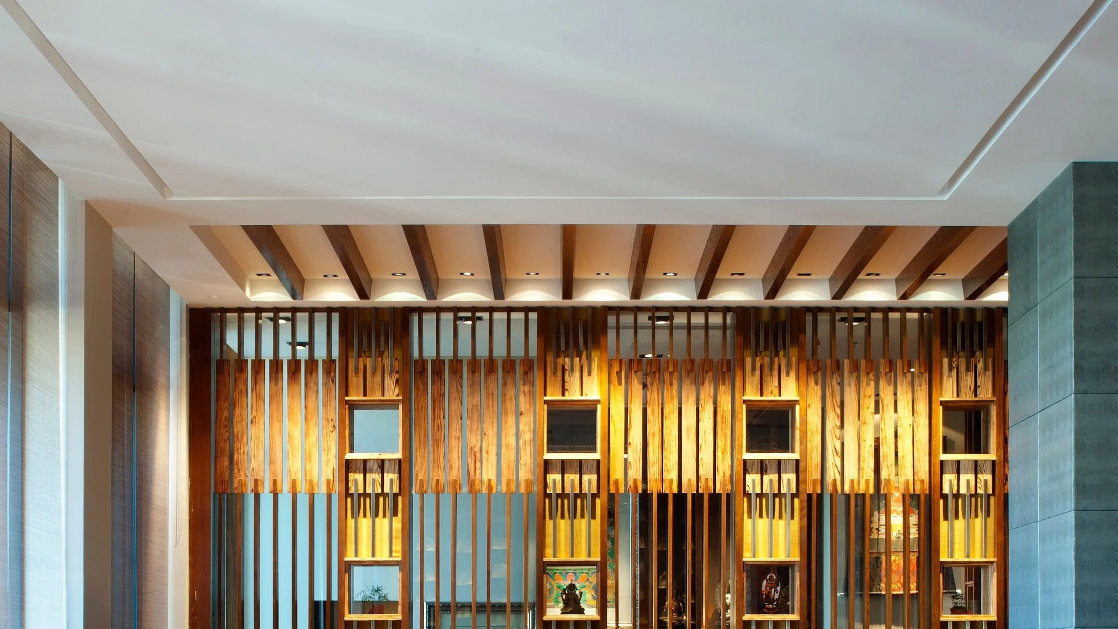 SittingRoom-StRegisLhasa-Tibet-CRHotel.jpg