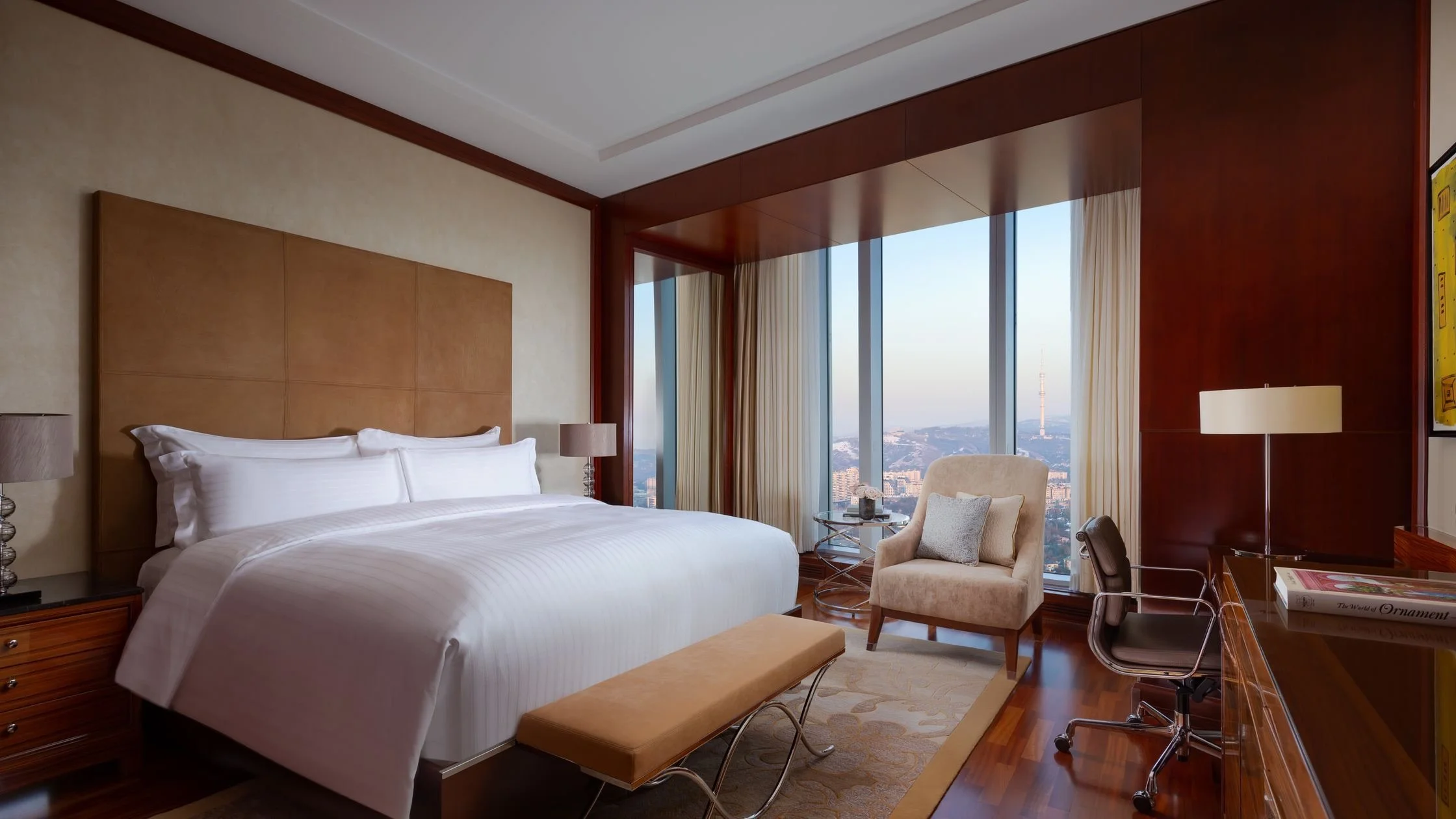 RC_ALARZ_Deluxe_Room_King_City_View.jpg