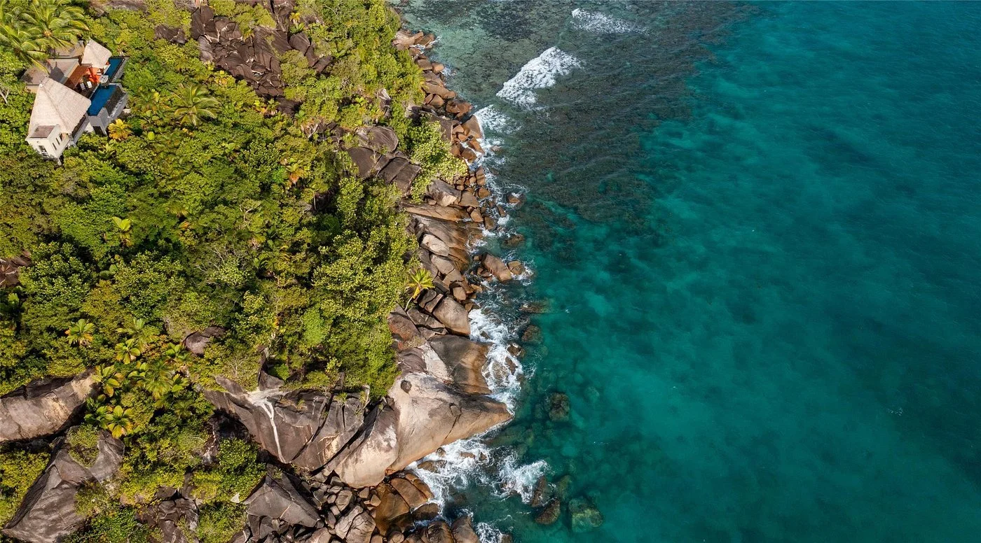 exterior-view-of-a-peninsula.jpg