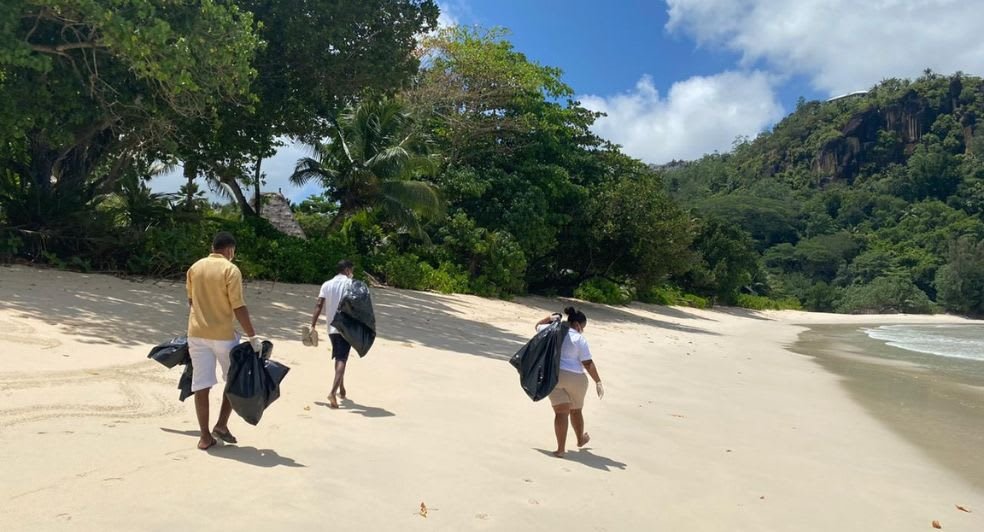 anantara_maia_seychelles_villas_clean_up_the_world_initiative.jpg