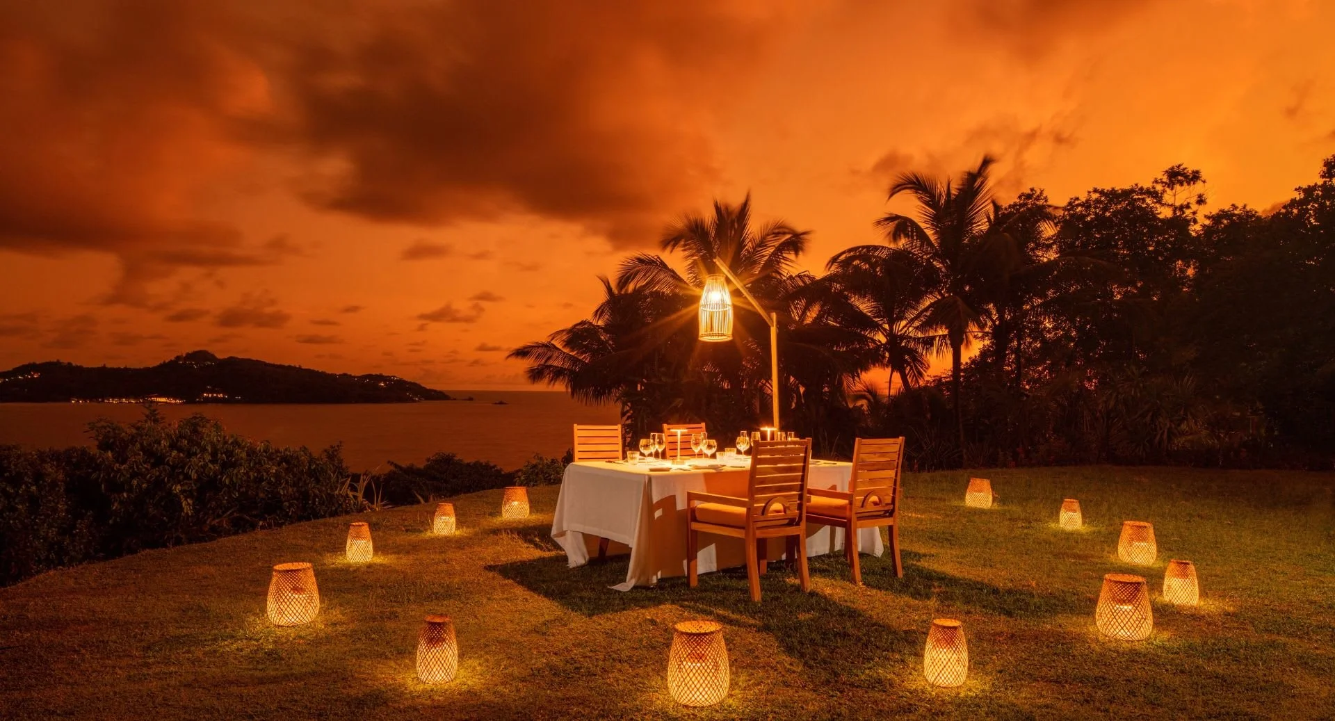 anantara_maia_seychelles_villas_designer_dining_1.jpg