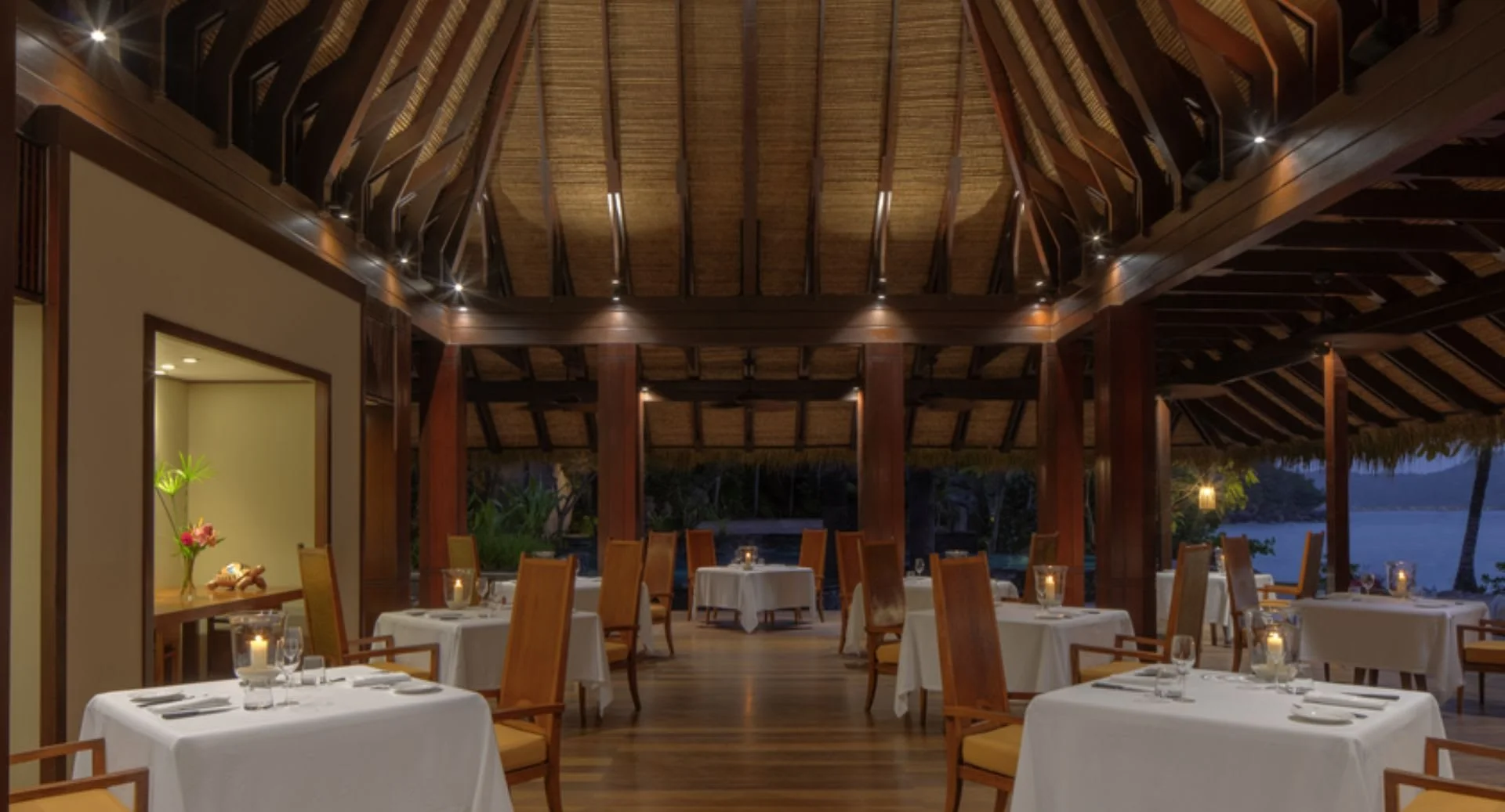 anantara_maia_seychelles_villas_tec_tec_restaurant.jpg