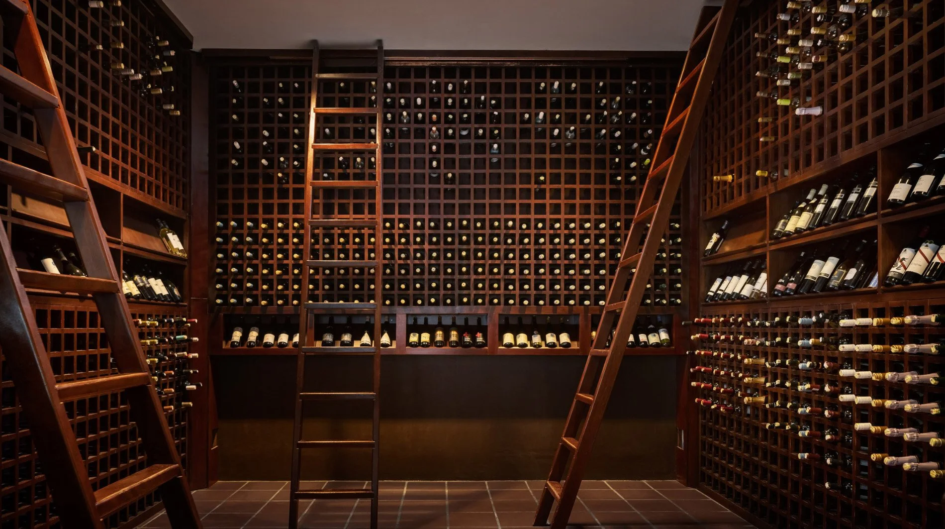 raffles-grand-hotel-dangkor-wine-cellar2024.jpg