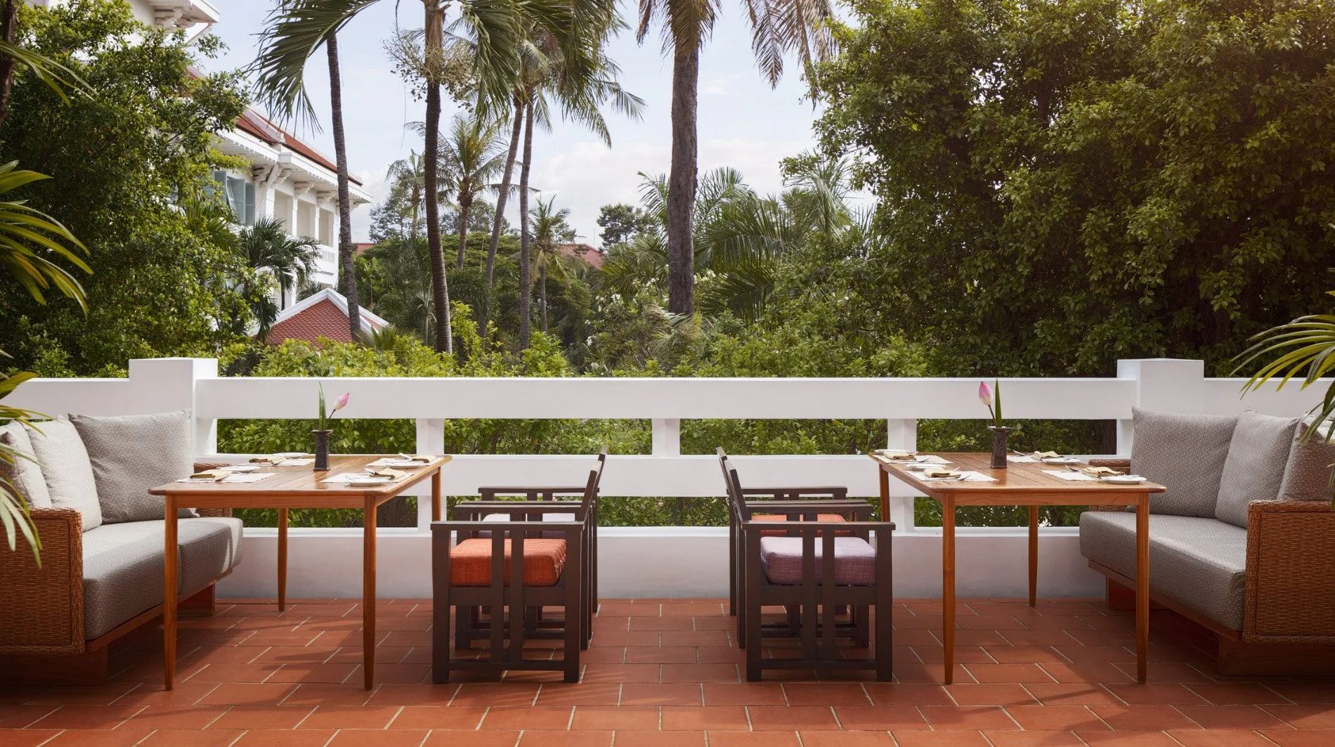 raffles-grand-hotel-dangkor-cafedangkor-champagne-breakfast2024.jpg