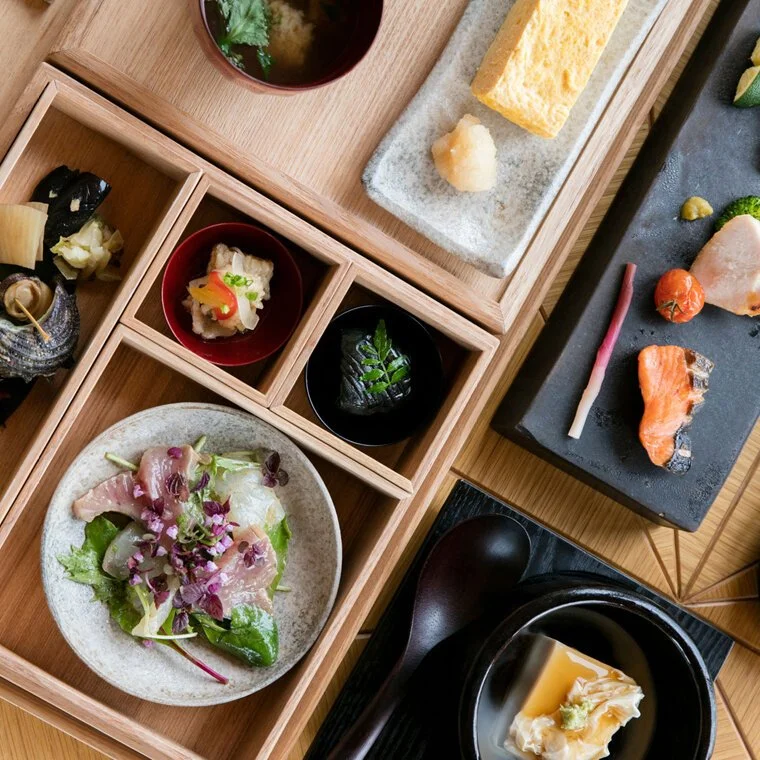 Amanemu_Dining-Overview_4_sq.jpg