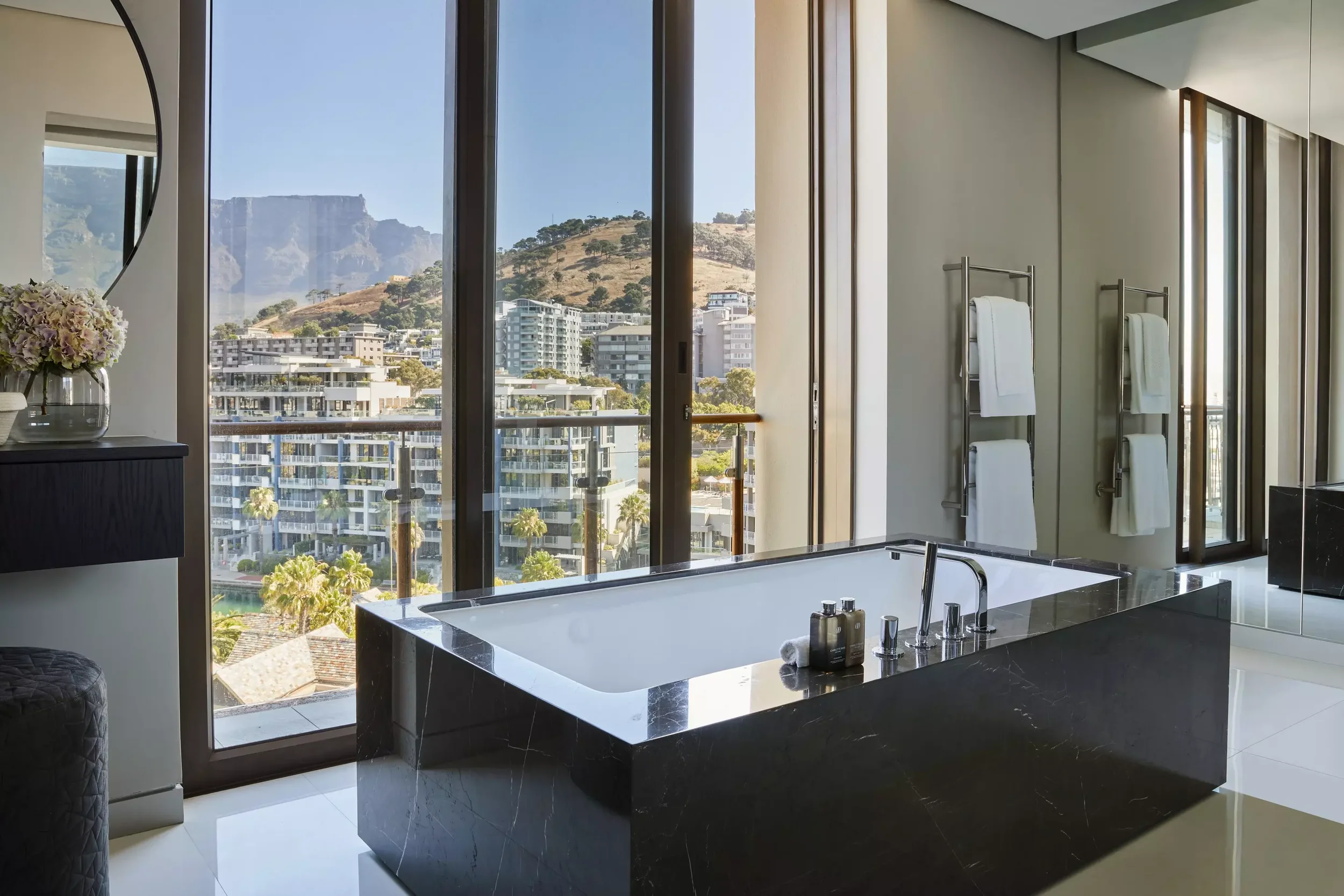 OO_CapeTown_LionsHeadPenthouse_Bathroom_079.webp