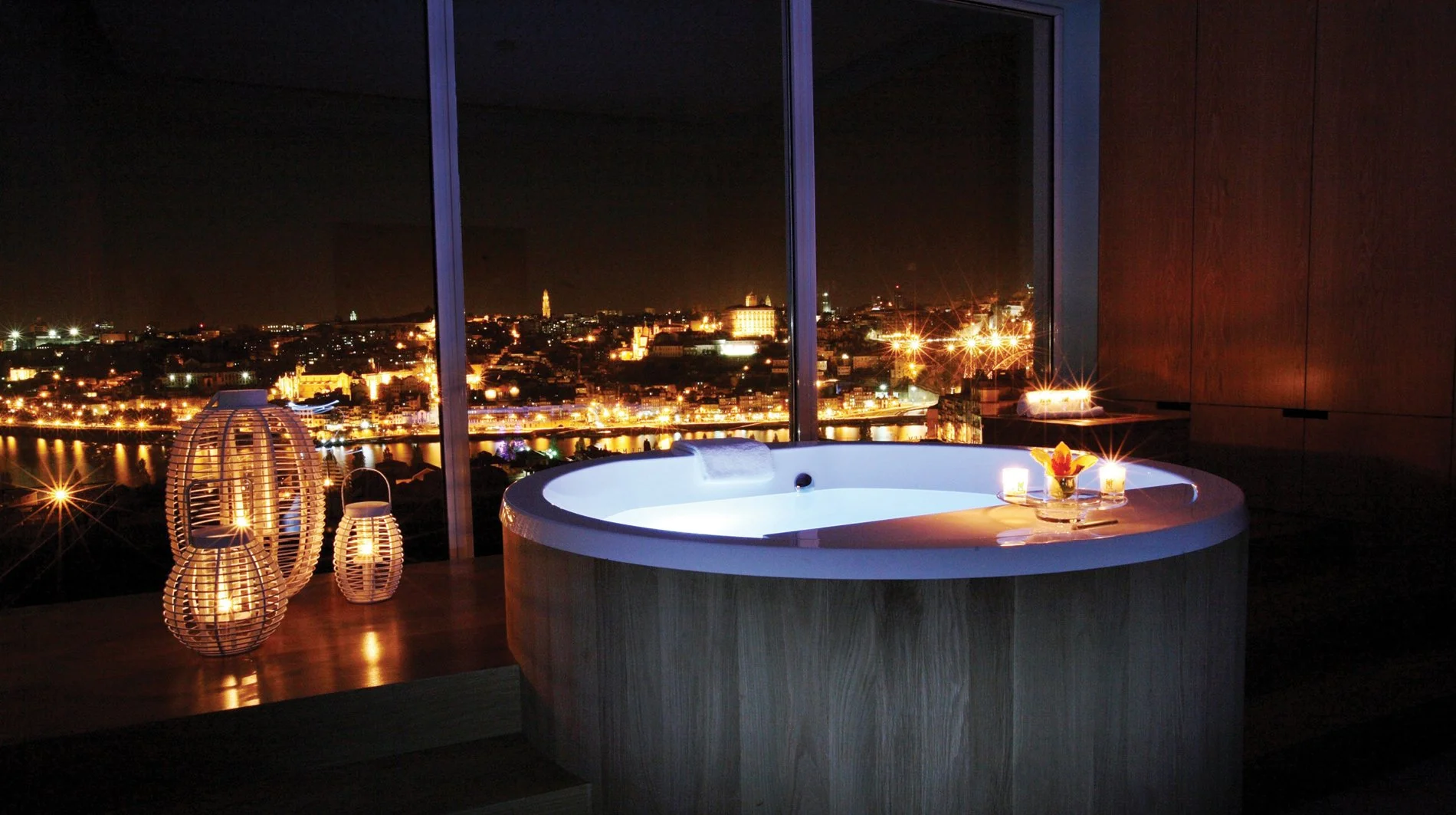 the-yeatman-barrell-bath-at-night.jpg