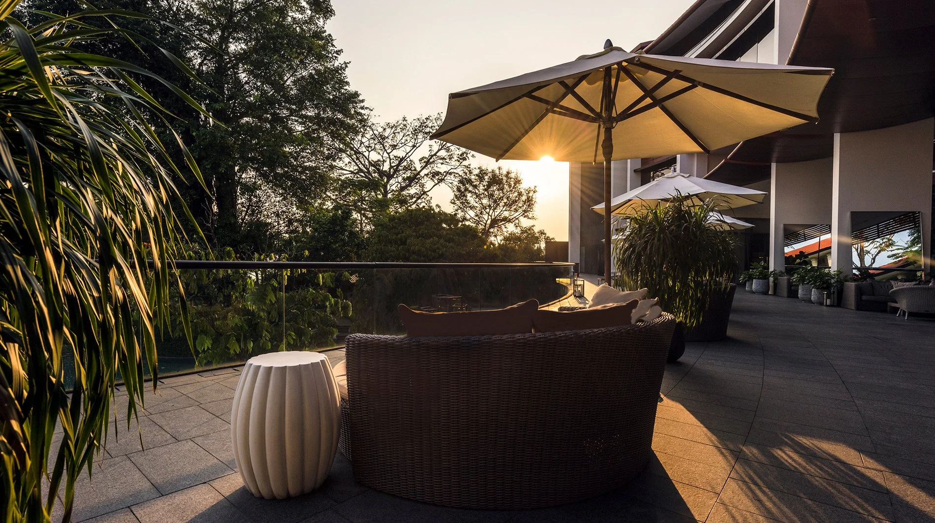 capella-singapore-bobs-bar-outdoor-terrace.jpg
