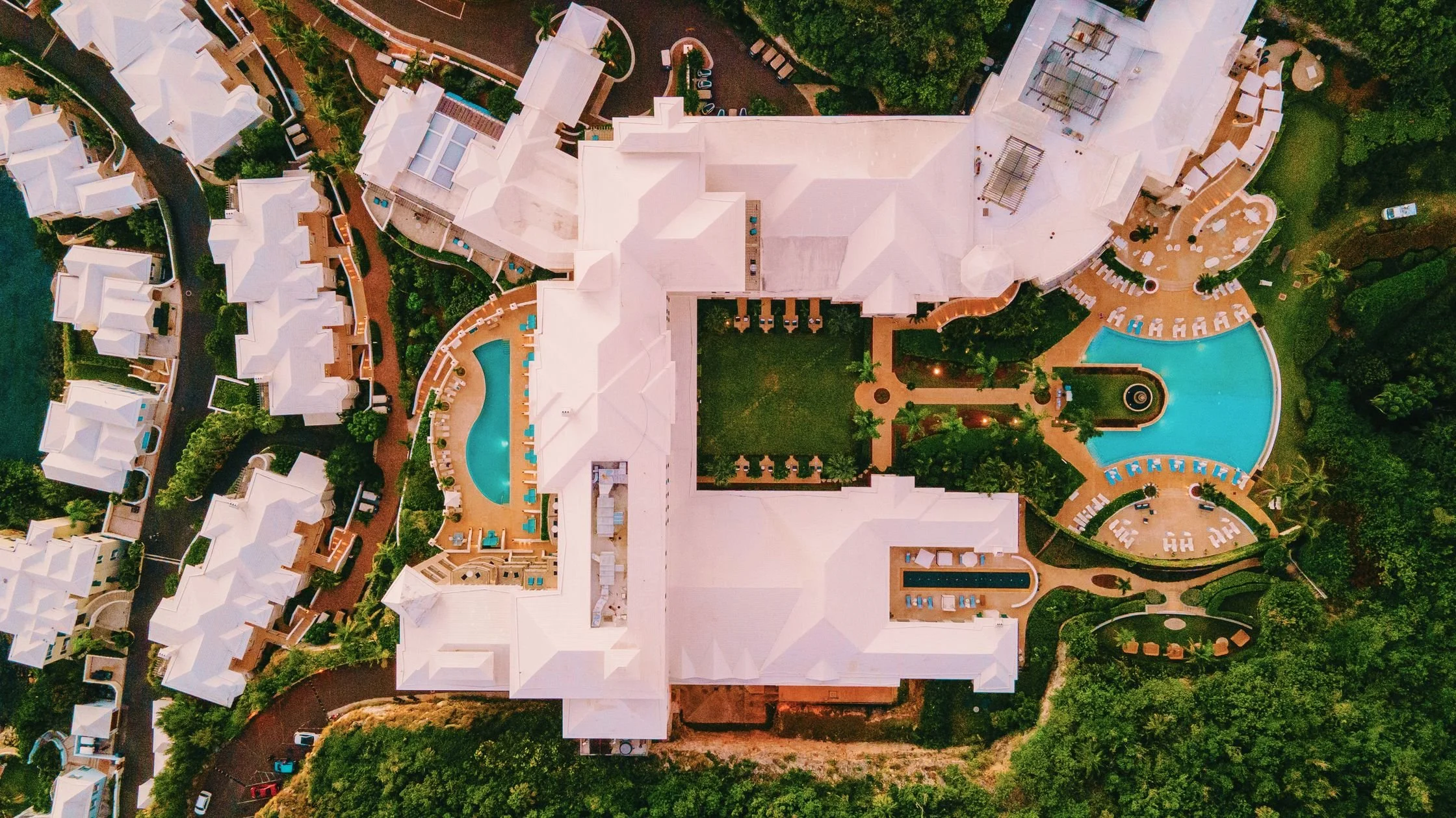 RWBER_Facilities_Exteriors_Aerial_ManorHouse_1-3A5202AE-C58E-41E4-8716EBB9EDCDFB78.jpg