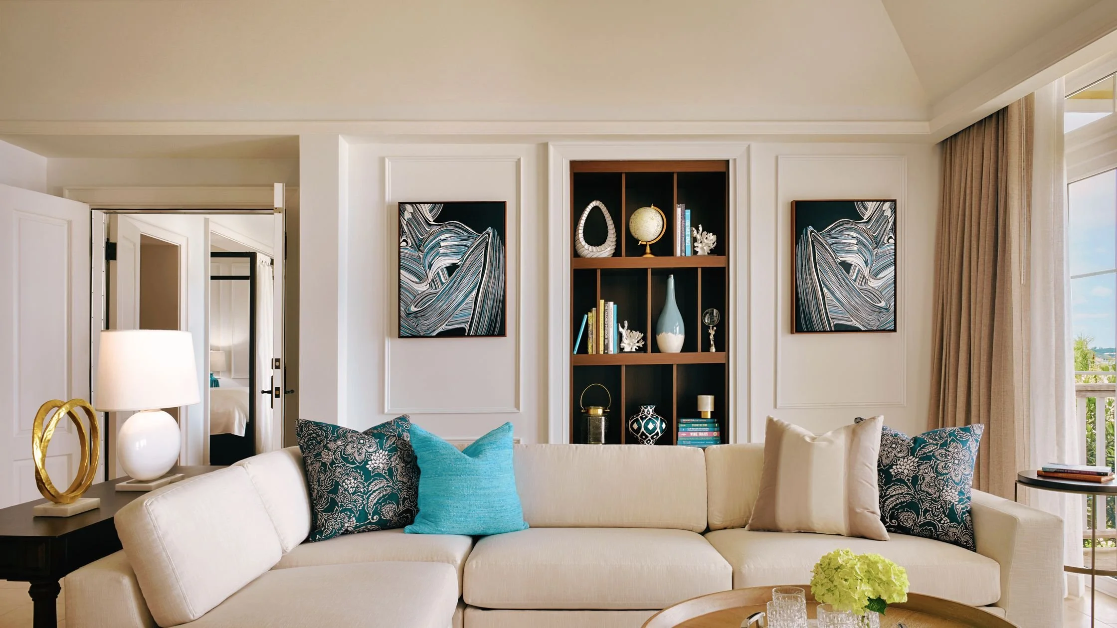 RWBER_Facilities_Room_HarbourViewSuite_LivingRoom_5-7AC2C4E0-8B6D-4C2F-9D8830672C961ACD.jpg