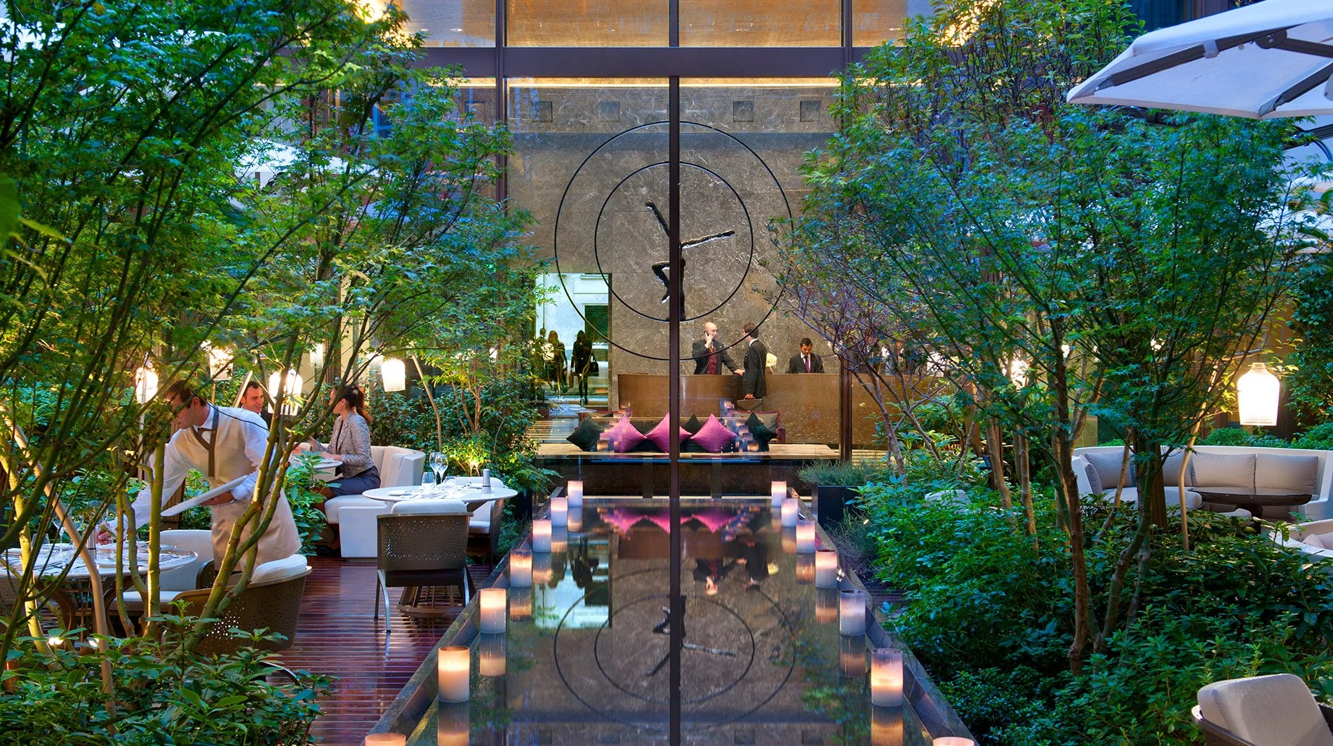 mandarin-oriental-paris-lobby-garden.jpg