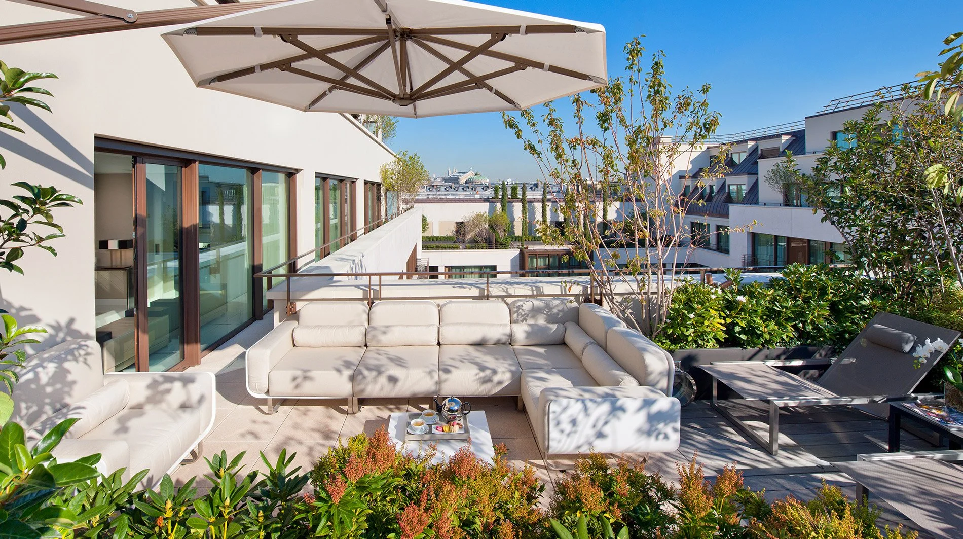 mandarin-oriental-paris-royal-mandarin-terrace.jpg