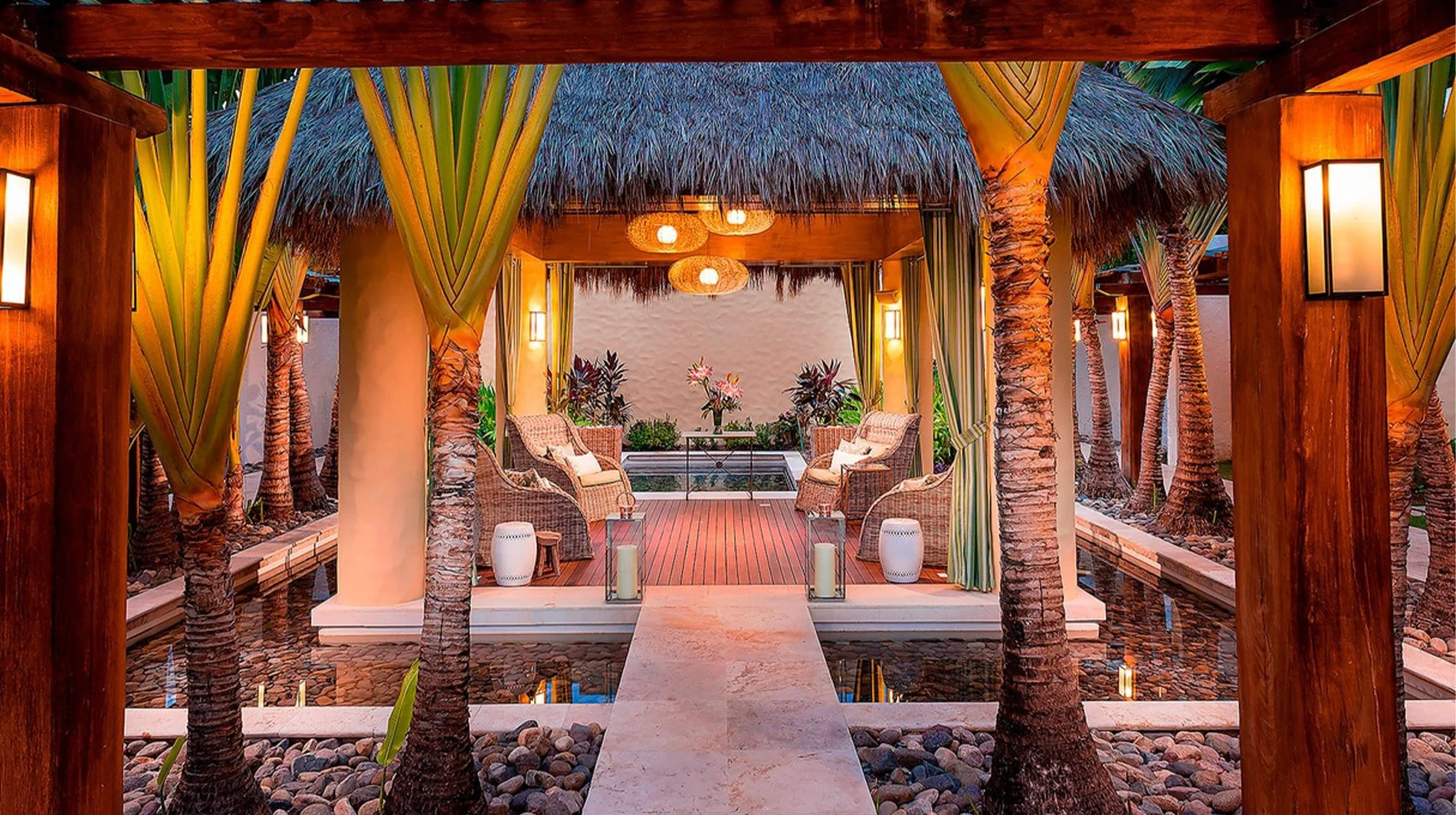 the-st-regis-punta-mita-resort-bar.jpg