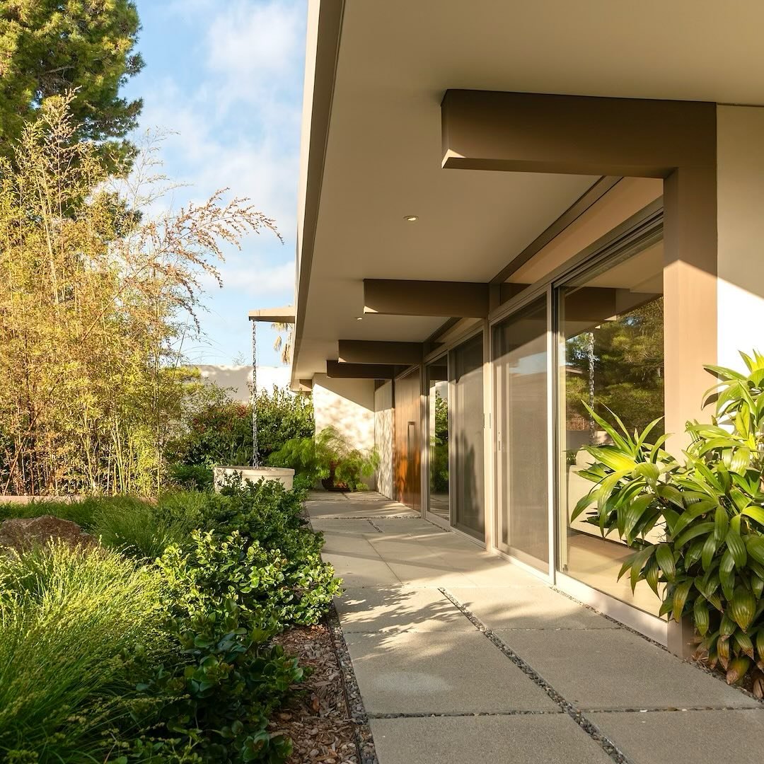 Can you feel the serenity? The homeowners do! They are so happy with the peace they feel in their mid-century makeover, which makes us very happy too!