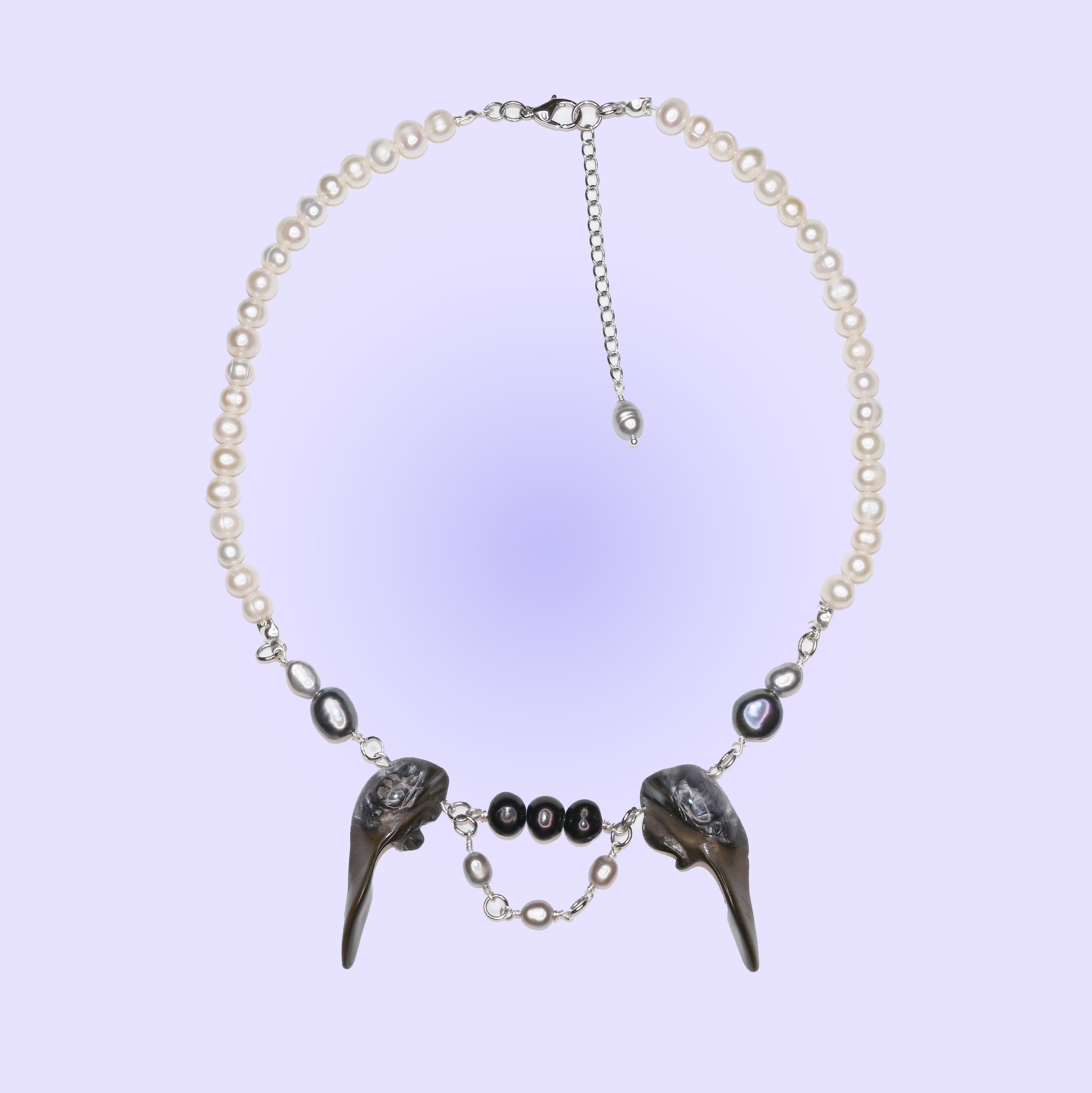 VAMPIRE TEETH pearl collar