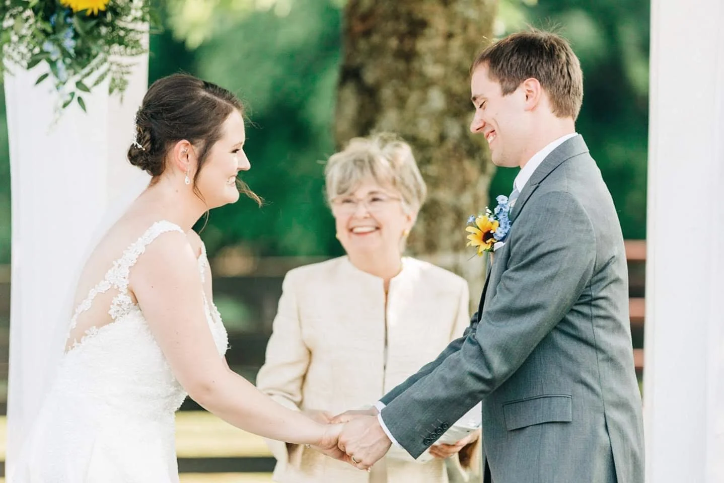 Wedding-Officiants-at-Bandits-Ridge-03.jpg
