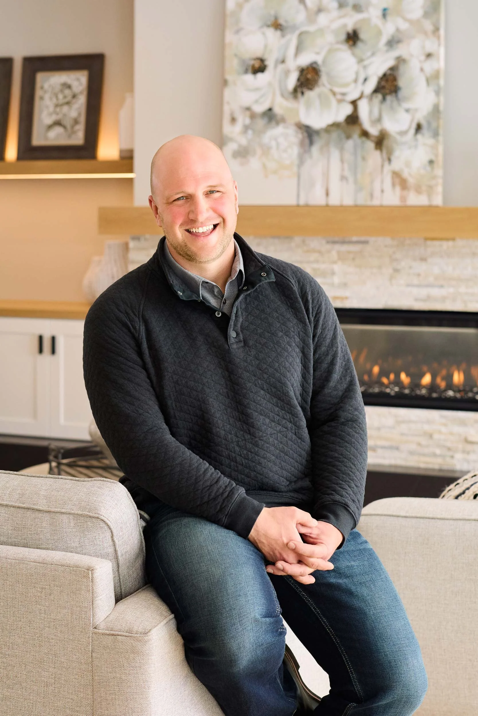 olive juice studios photographed headshot of realtor chris fierst for edina realty