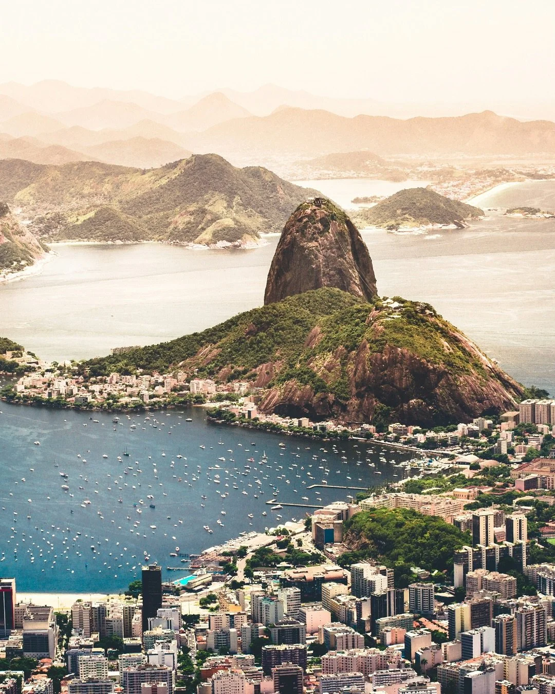 A round of applause for @tapairportugal which was recently named Europe’s Best Airline to both Africa and South America at the 2025 @worldtravelawards 🏆✈️
 
As the airline celebrates its 80th anniversary, these accolades highlight TAP&rsq