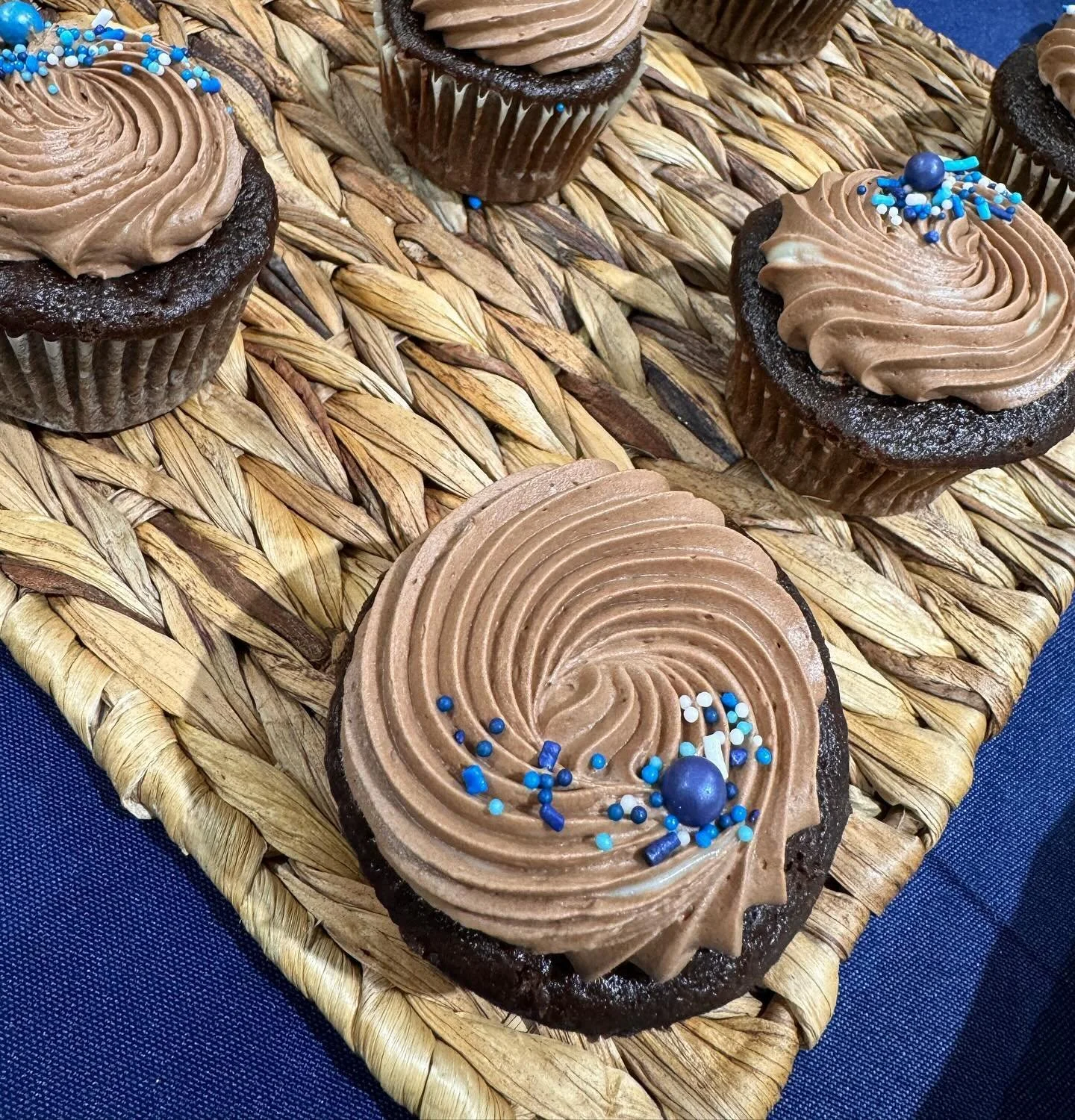 🧁 A little swirl action on a Friday 🧁 // Dark Chocolate Cupcake with Dark Chocolate Buttercream
.
.
#fortworthbaker #fortworthbakery #fortworthbaking #fortworthbakeries #fortworthbakedgoods #fortworthdesserts #fortworthcakes #fortworthcakestudio #f