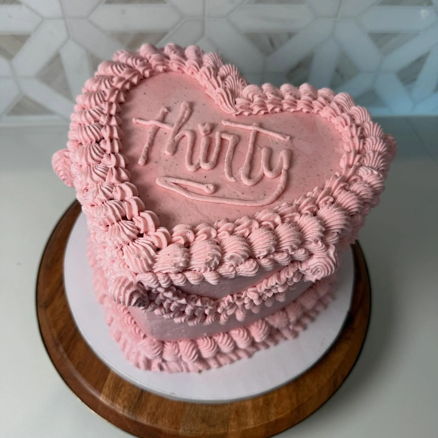 Are vintage heart cakes still a thing? I sure hope so because look how cute they are! // Vanilla Bean Cake, Lemon Curd Filling, &amp; Vanilla Bean Cream Cheese Buttercream
.
.
#godleytx #godleytxlocal #johnsoncountytx #johnsoncountylocal #johnsoncoun