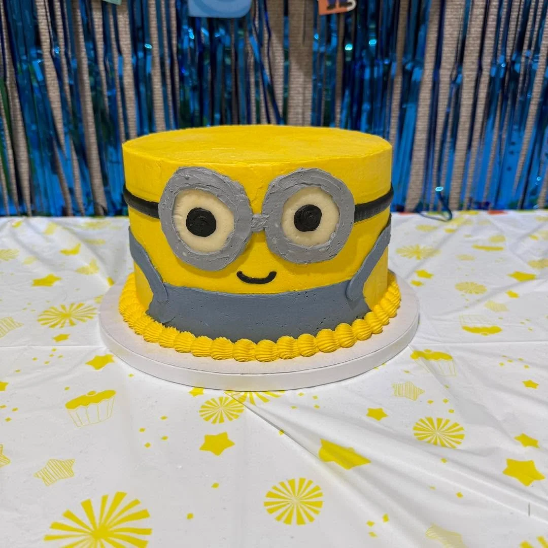 &ldquo;Oh!!! It&rsquo;s the little minion! 😍&rdquo; - 4 yr old Birthday Boy // If you haven&rsquo;t had my Chocolate Lover cake, you&rsquo;re missing out! 
.
.
#godleytx #godleytxlocal #johnsoncountytx #johnsoncountylocal #johnsoncountycakes #clebur