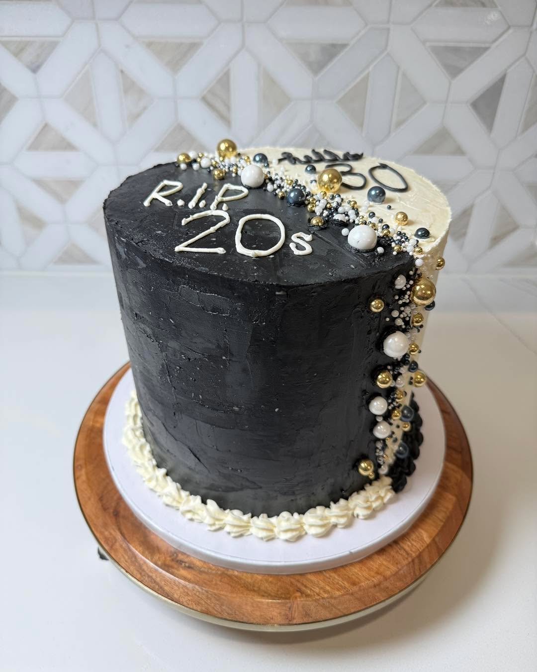 White Chocolate Raspberry cake for a 30th birthday. 

White chocolate cake, filled with raspberry jam filling, and covered with white chocolate buttercream. 

#baking #bakery #shopjohnsoncounty #joshuatx #johnsoncountytx #fortworthcakestudio #godleyt