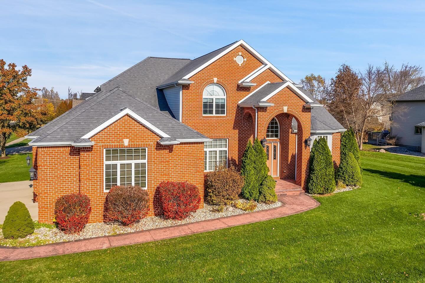 JUST LISTED!

10820 Ireland Dr.
Grand Ledge, MI 48837

Comment &ldquo;info&rdquo; and I will send you more details! 

Nestled in the heart of the highly sought-after Ashford Manor community. This stunning full brick exterior house features a spacious