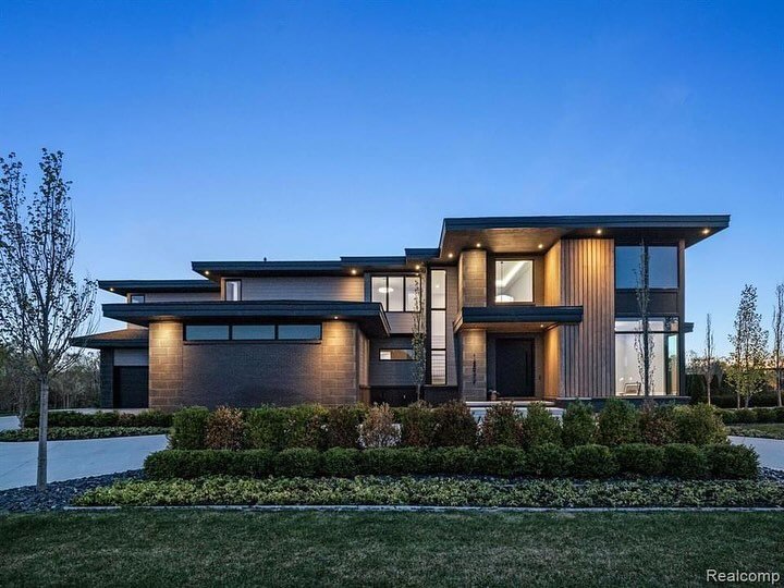 JUST LISTED FOR SALE IN NORTHVILLE ‼️ 

18977 Florissant Dr. | Northville, MI 📍 

4 Bedrooms | 4.1 Bathrooms | 5,376 SF

Newly built by Cranbrook Custom Homes! Don&rsquo;t miss your opportunity to own this luxury modern contemporary home!

Want furt