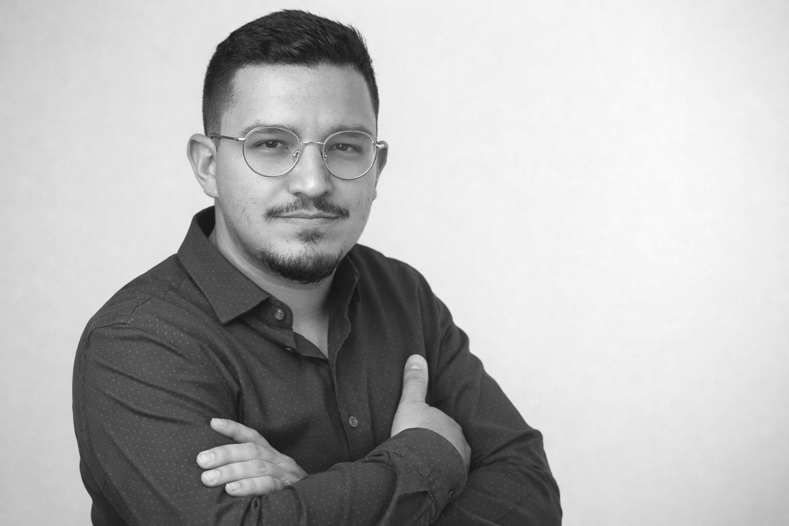 Master dental ceramist Louis Barros CDT, MDT director of full arch specialty lab DenTrue.