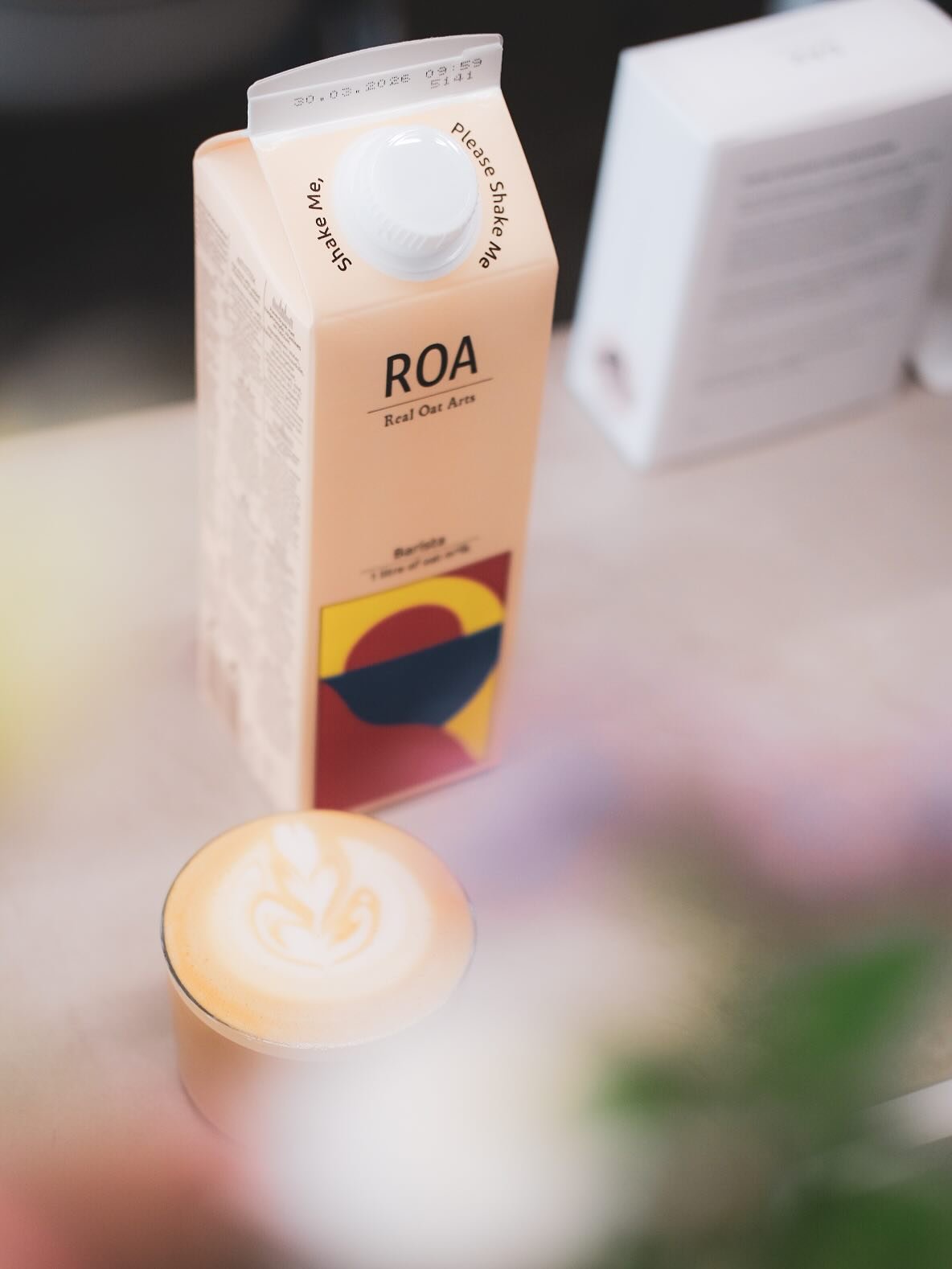 Empfingens new Oat Milk
@roaoats ist der neue Haferdrink an unserer Seite! Direkt aus Amsterdam f&uuml;r euch importiert ist sie unser Favorit f&uuml;r alle eure Hafergetr&auml;nk-W&uuml;nsche. Du willst auch den K&uuml;hlschrank daheim mit den schic