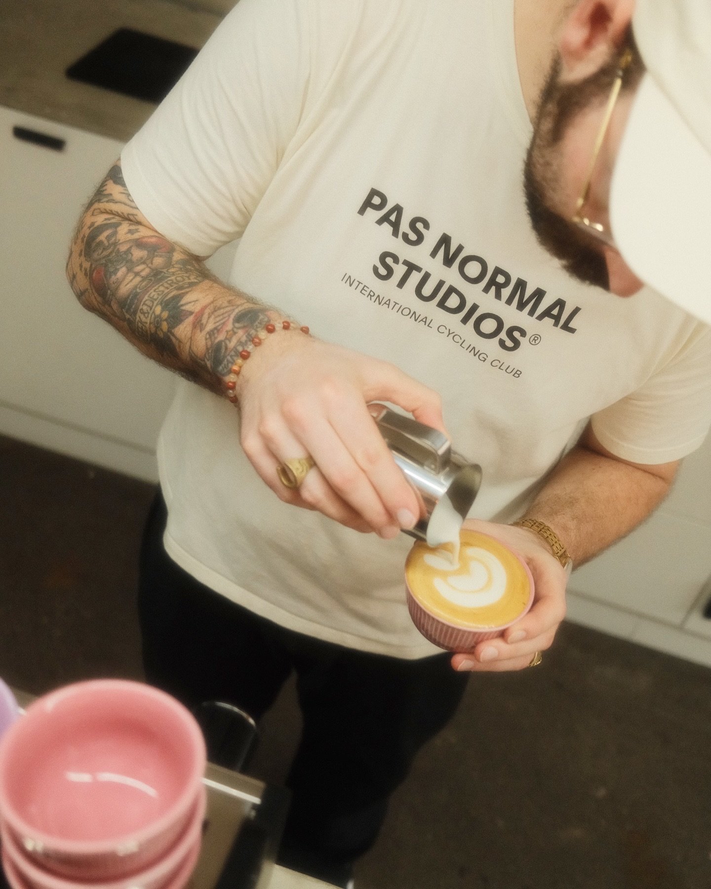 Neue &Ouml;ffnungszeiten ab 02.05:

Donnerstag + Freitag 09-17
Samstag  09-16

Die Idee hinter Elle + Speiche war es von Anfang an, einen Ort f&uuml;r Specialty Coffee, Genuss und sch&ouml;ne Begegnungen zu schaffen.
Unsere Events sind uns sehr wicht