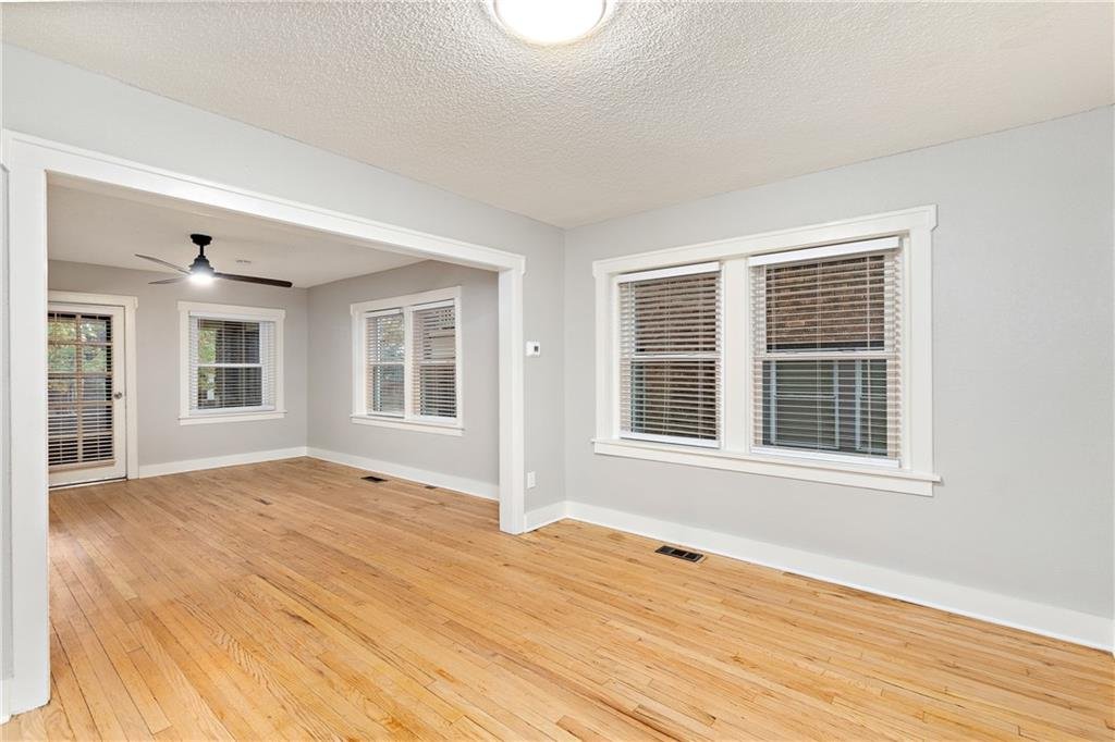 Living room cont 2.jpg