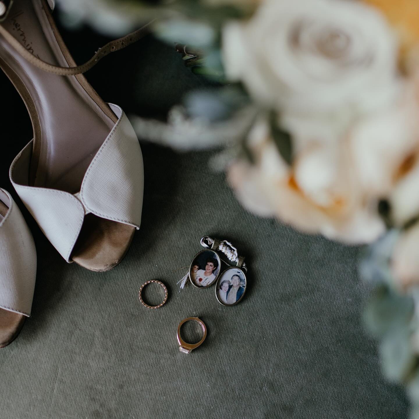 Classy touches✨

#weddingphotography #neworleanswedding #intimateweddingphotographer #honoryourancestors
