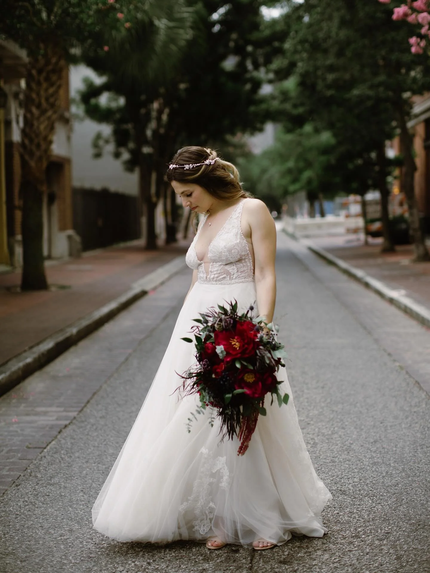 This dress!!! ✨✨

#bridalgown #bridaldress #neworleanswedding #intimateweddingphotographer
#weddinginspiration #wedinspo #weddingphotographer 
#destinationwedding