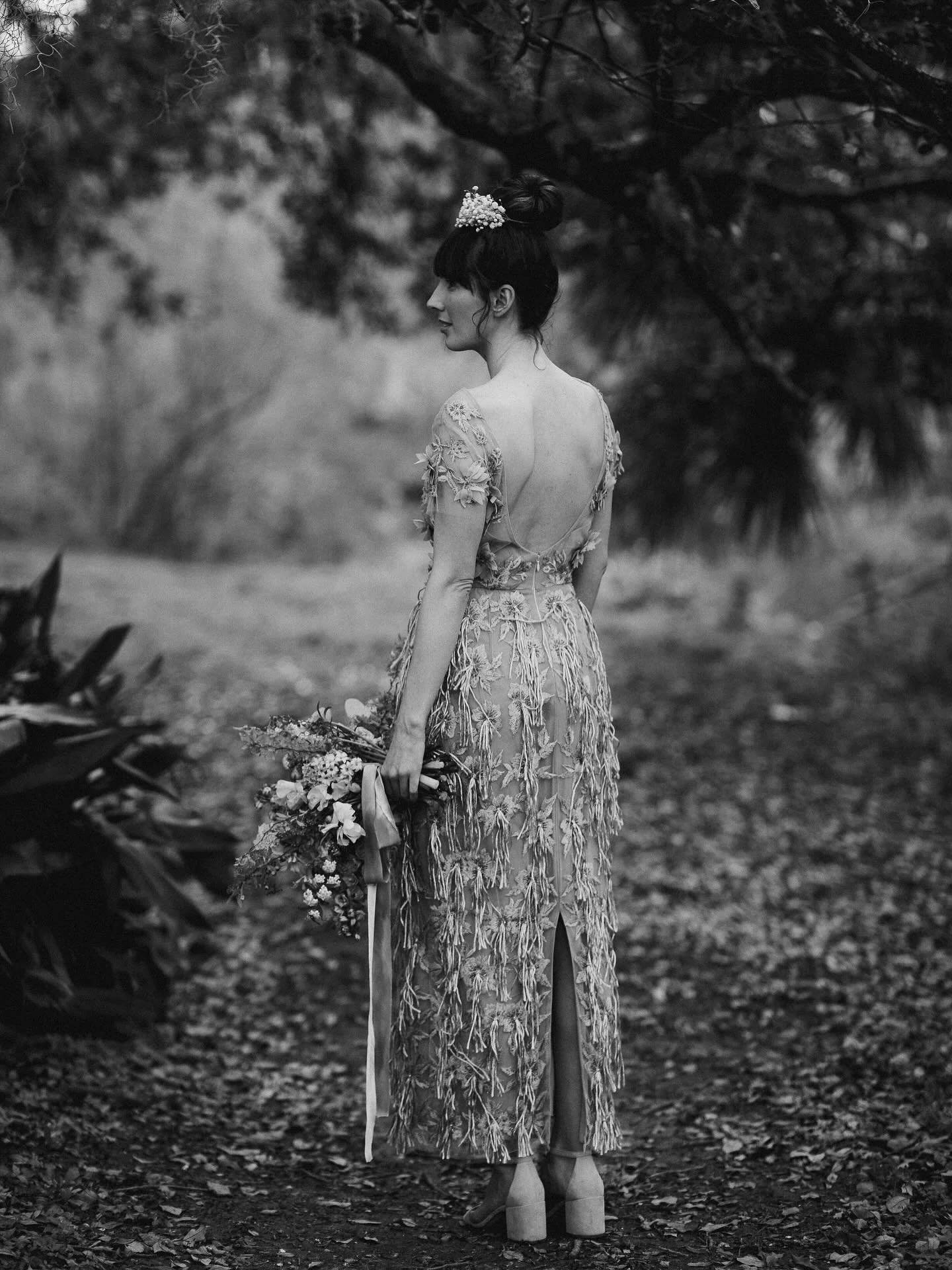 So much beauty in the quiet moments 🖤

#beauty #naturalbeauty #nature #weddingphotography #neworleansweddingphotographer #photographer #wonder #awe #floral #weddingfloral #weddingdress
