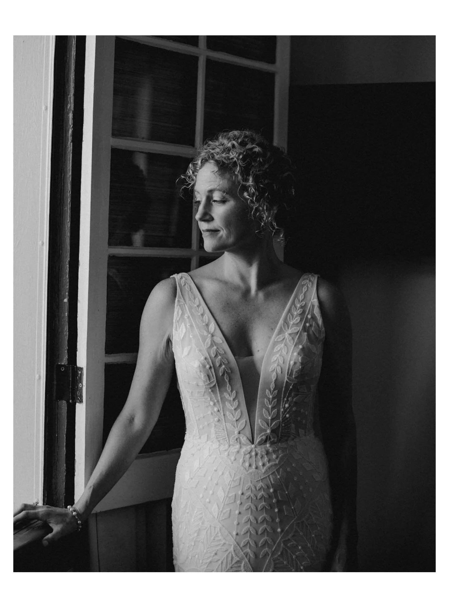 Nikki + Scott 🖤
.
.
.
.
Florals supplied by @thesecretspotflowers 
.
.
.
#fallweddings #nolaweddings #weddingphotographer #neworleansweddings
@pitothouse