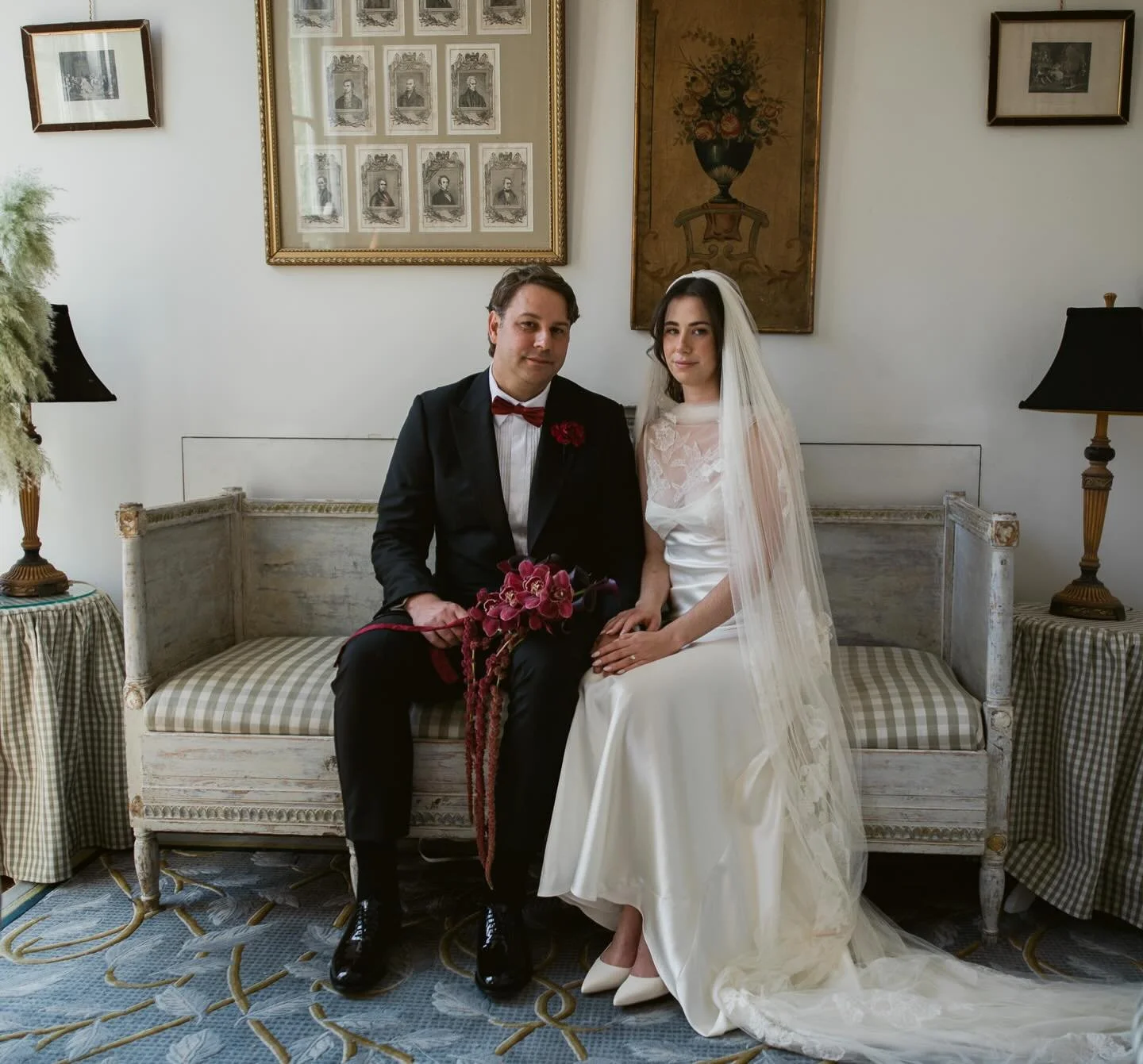 Allison &amp; Matt bathed in soft light🤍

@hotelpeterandpaul @gabriellejamesevents @crybabyfloral @daniellefrankelstudio 

#nolawedding #neworleanswedding #winterweddings #neworleansweddingphotographer