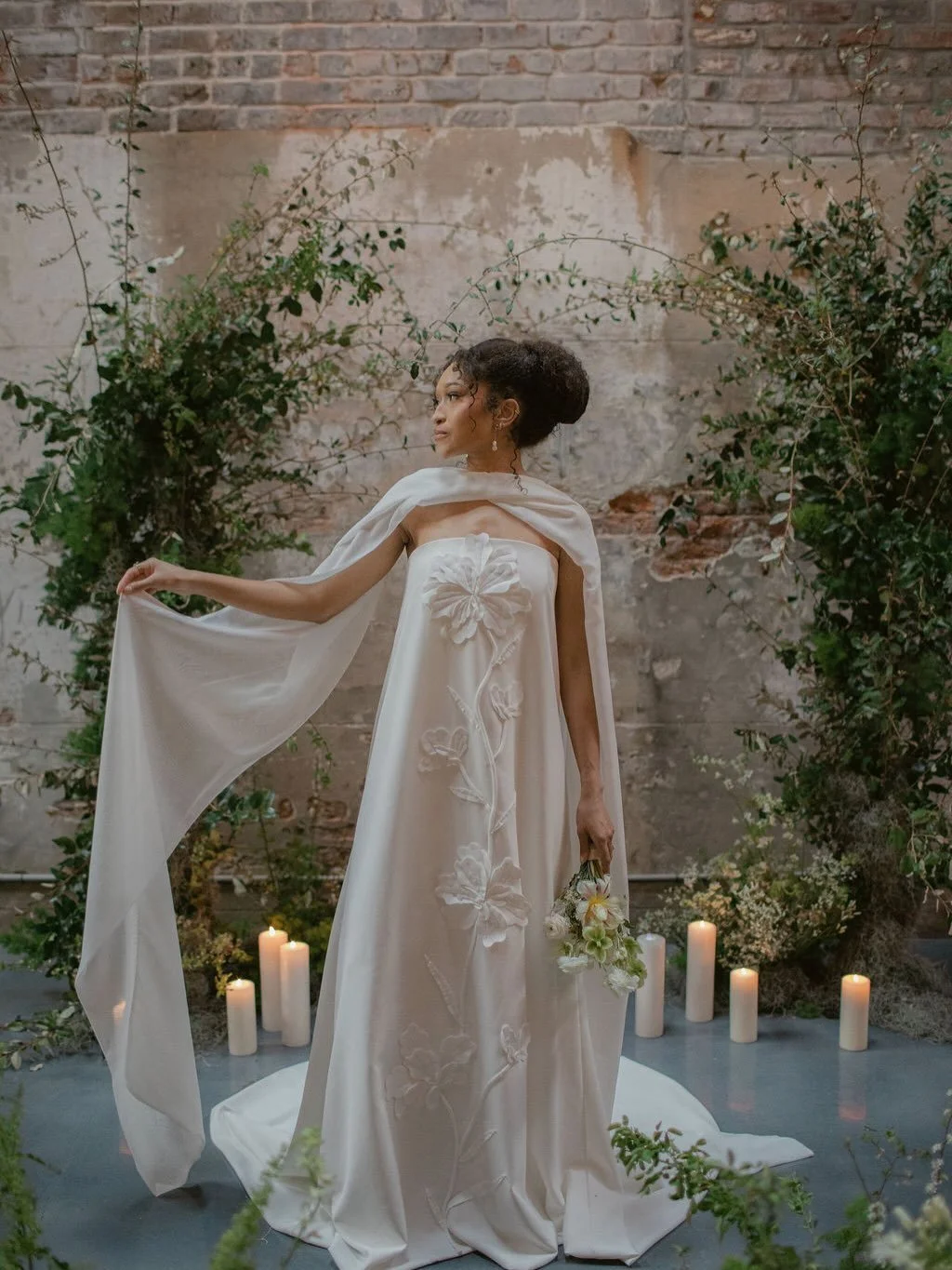 Amazing shoot with so many creatives in one room🤍 my heart is singing 

Xoxo

Venue @junebugneworleans 
Planning @emilycarolineevents_nola 
Florals @thesecretspotflowers 
Model @marycatherinelouis 
Hair+Makeup @robyntateglam 
Dress @beablissbride 
C