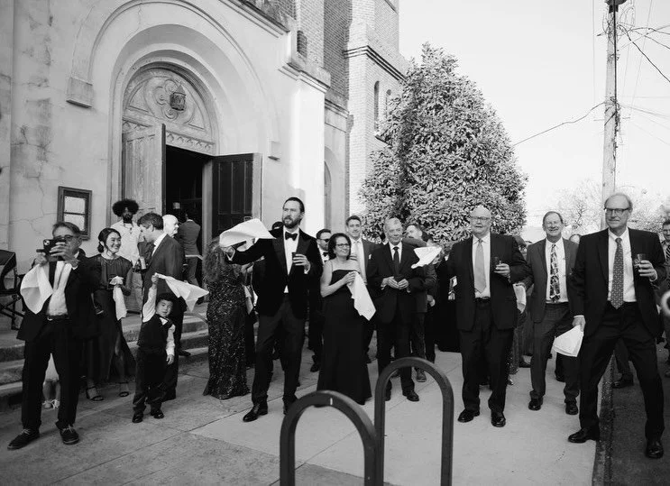 Heading to cocktail hour✨ @bacchanalcatering @gabriellejamesevents 

#secondline #weddingphotographer #neworleansweddingphotographer #neworleanswedding @kinfolkbrassbandnola