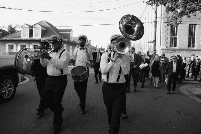 To all the second line bands! Thank you! Your creative energy is why so many couples flock to our city to celebrate. We couldn&rsquo;t do it without you! Happy Friday!!!@kinfolkbrassbandnola 

#photographer #neworleanswedding #neworleansweddingphotog