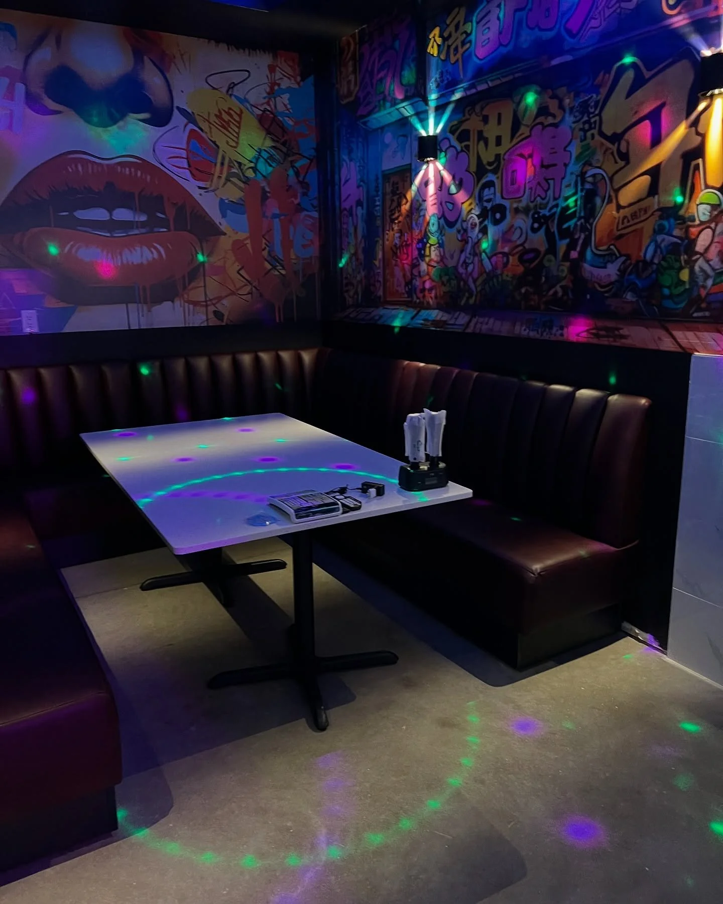 Sneak peek of our new rooms :) 🫣🫣

#itaewonpochahtx #karaoke #latenight #sojubar
