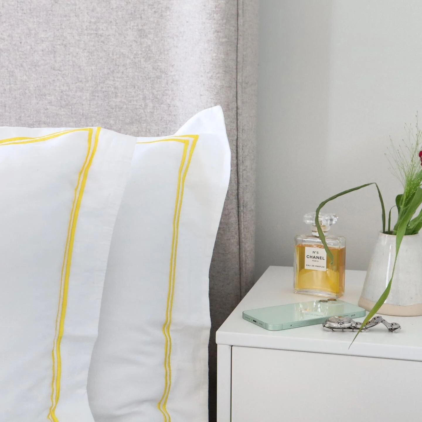 Wake us with a sunny feeling 💛

Our Sunflower colourway is back in stock and a perfect lift to your morning routine #dreamincolour 
.
.
.
.
.
.
.
.
#sunflowers #yellow #yellowandgrey #yellowandwhite #bedding #whitebedding #scandi #simplehome #simple