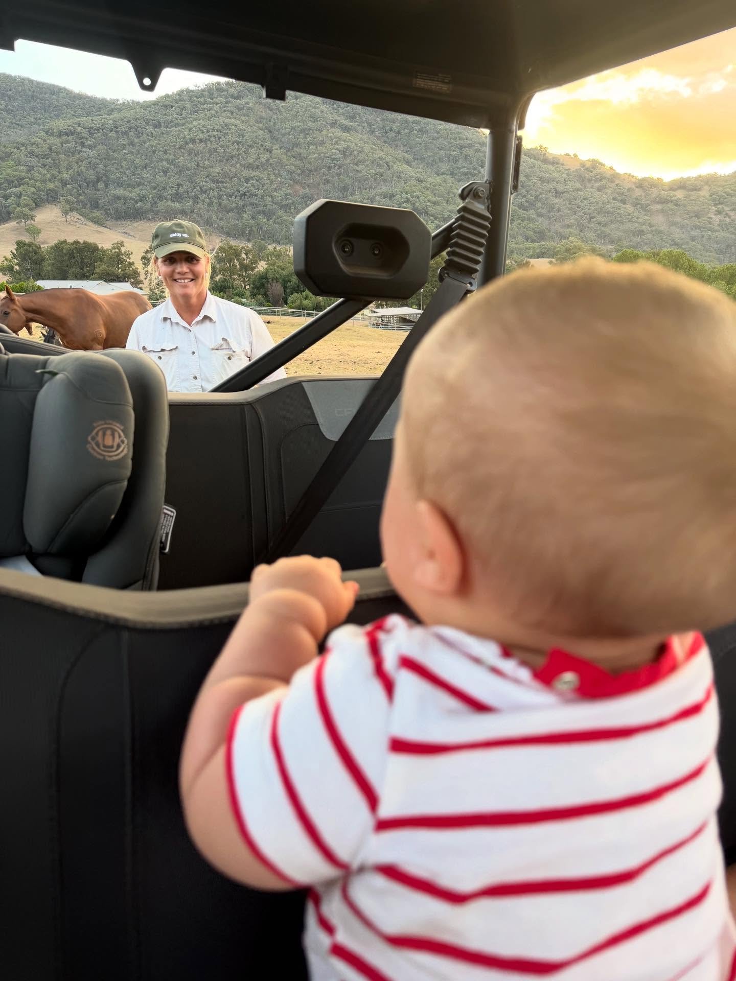 Feed up time with my best girl&hellip;she&rsquo;s always watching what&rsquo;s going on! Luckiest mumma alive! #gertieanne #bestlittlemate