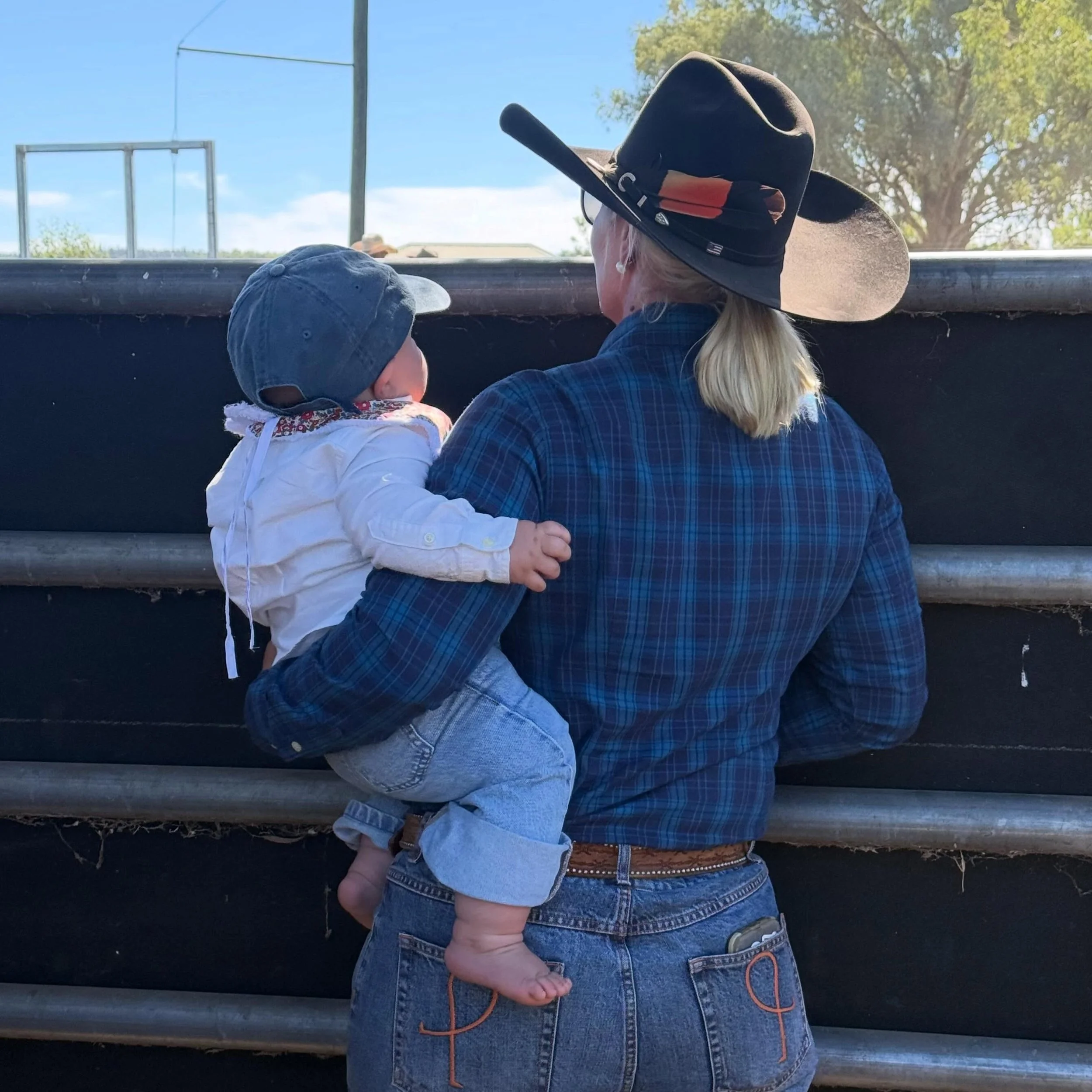 My best girl and I looking at cows at Warialda 💕 

#gertieanne #watchingcows #noshoesnoworries #campdraftkid