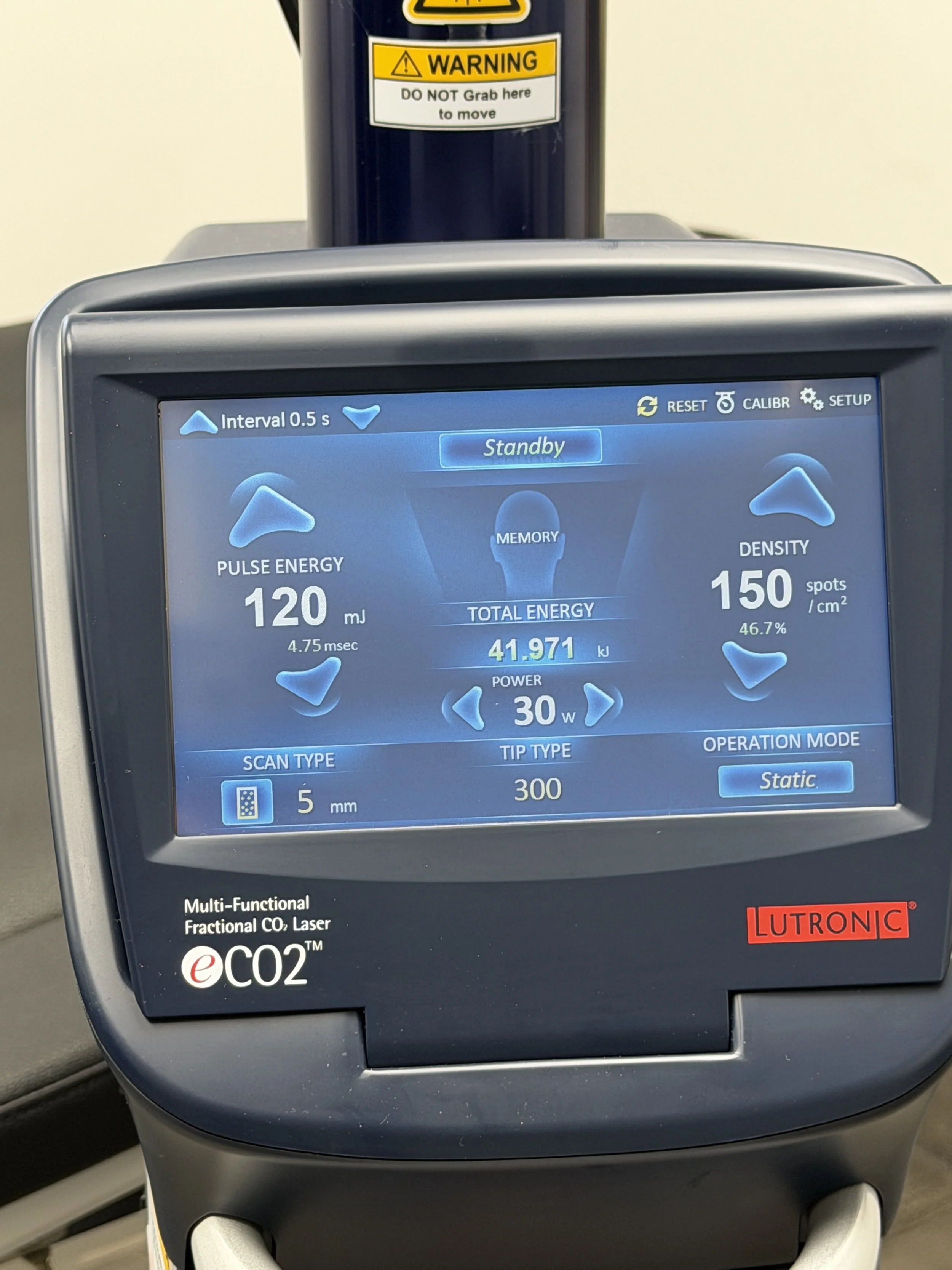 eCO2 Plus Laser: What Makes Fractional CO₂ Resurfacing Different?