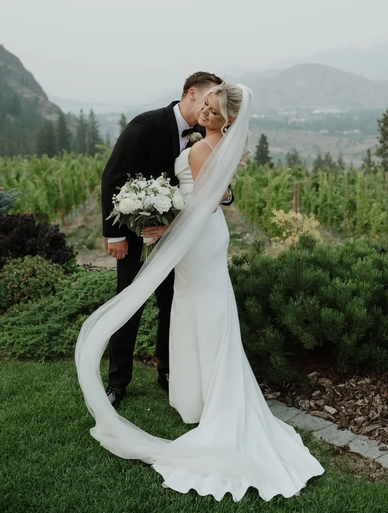 Our #LisSimonBride Elyse is a vision in our OKO dress on her special day 🤍