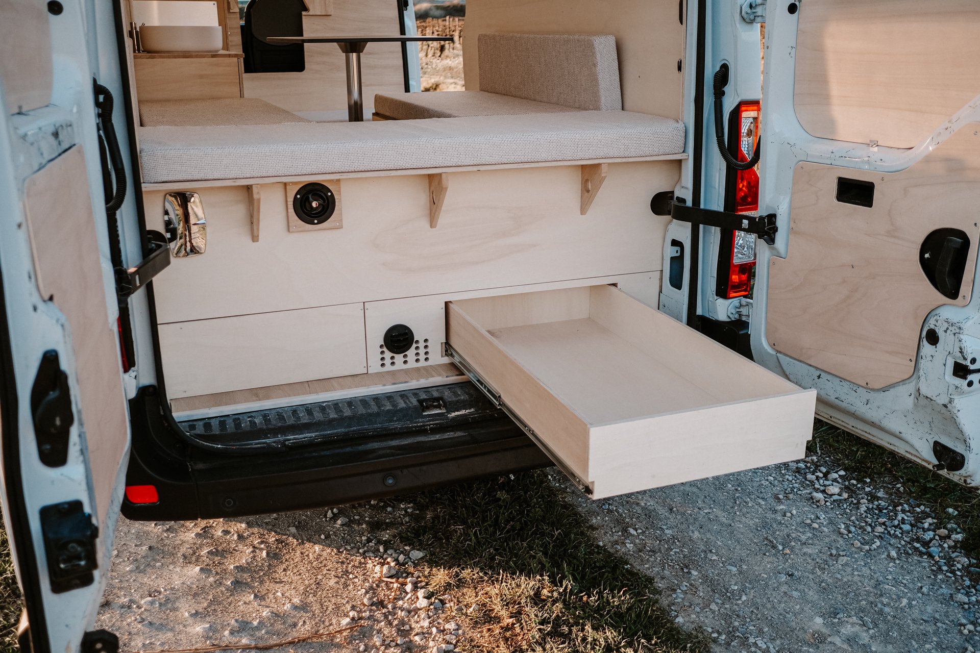 ✨ Vous r&ecirc;vez d'un am&eacute;nagement unique pour votre v&eacute;hicule ? ✨ Chez Fornomad, chaque projet est une nouvelle aventure, et nous sommes l&agrave; pour la rendre inoubliable ! Que ce soit un van, un 4x4 ou tout autre v&eacute;hicule, n