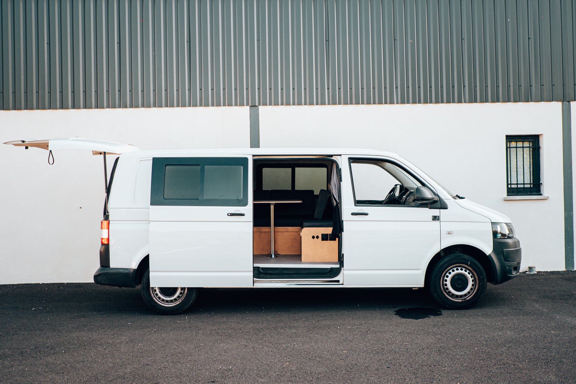Kits d&rsquo;am&eacute;nagement pour L1H1 et L2H1 ! 🚐
Envie d&rsquo;un am&eacute;nagement fonctionnel et abordable ? D&eacute;couvrez nos deux kits d&rsquo;ameublement sp&eacute;cialement con&ccedil;us pour les mod&egrave;les L1H1 et L2H1. 🎨 Plusie